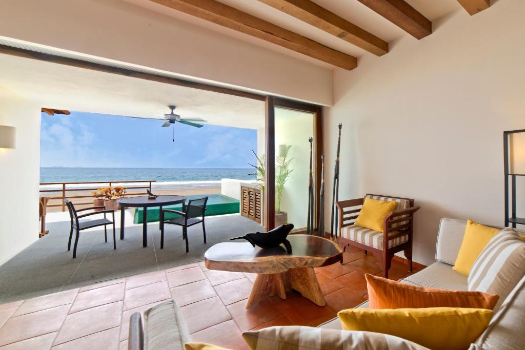Marea Beachfront Villas by null