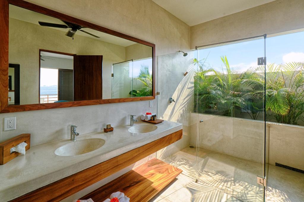 Marea Beachfront Villas by null