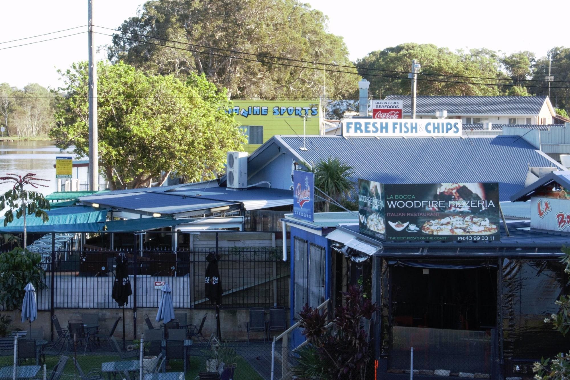 Hibiscus Lakeside Motel