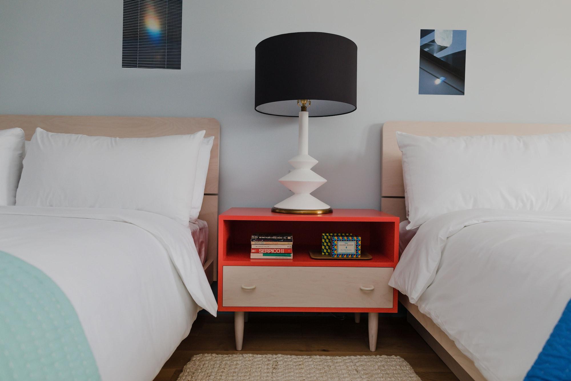 Drake Motor Inn by null