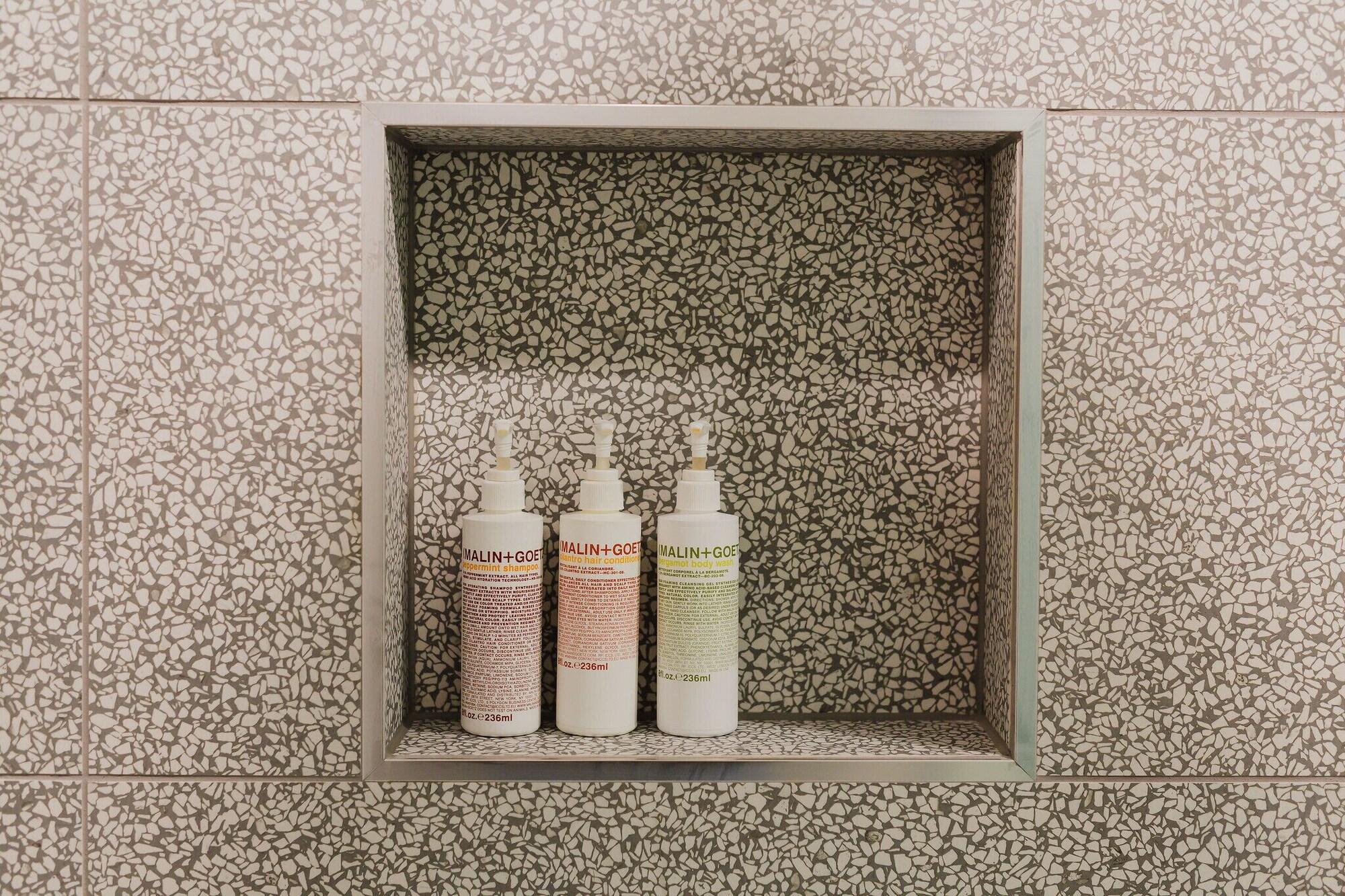 Drake Motor Inn by null