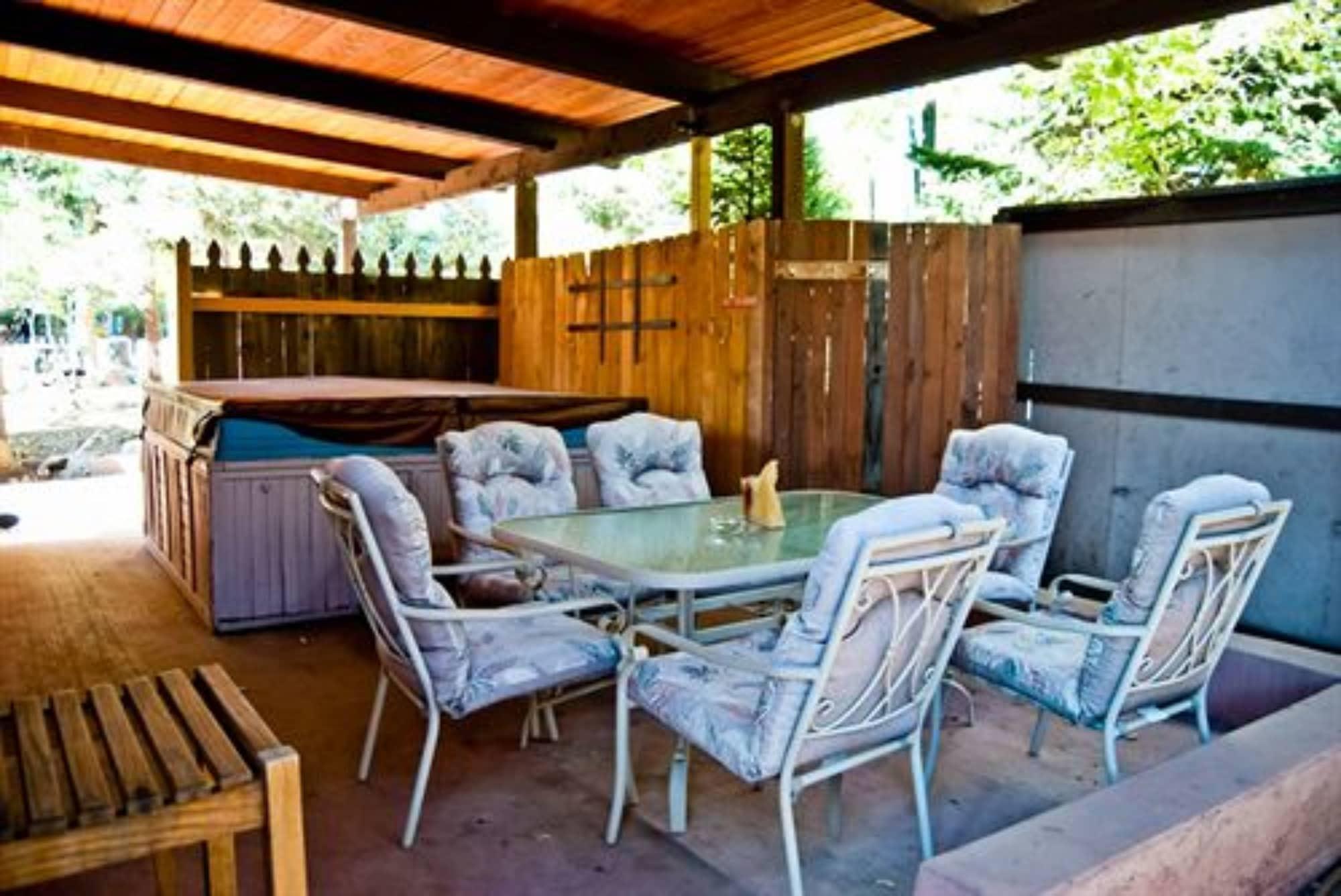 Cliff House Lodge and Hot Tub Cottages by null