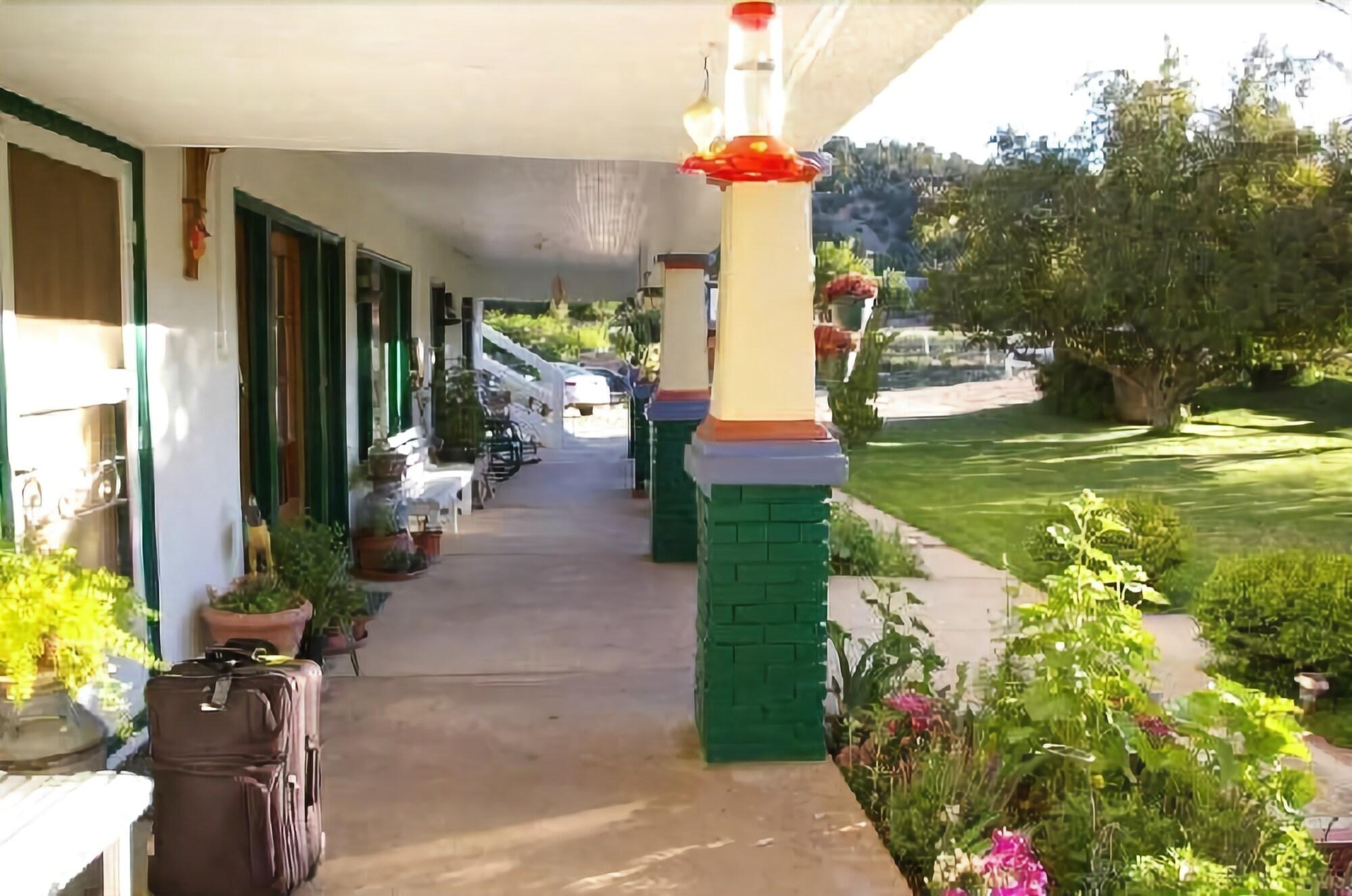 Historic Smith Hotel Bed and Breakfast by null