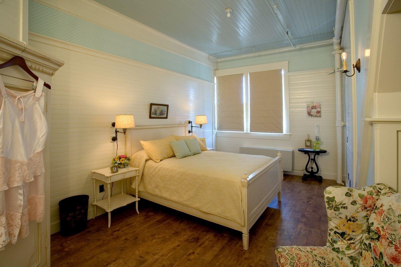 McCloud Mercantile Hotel by null