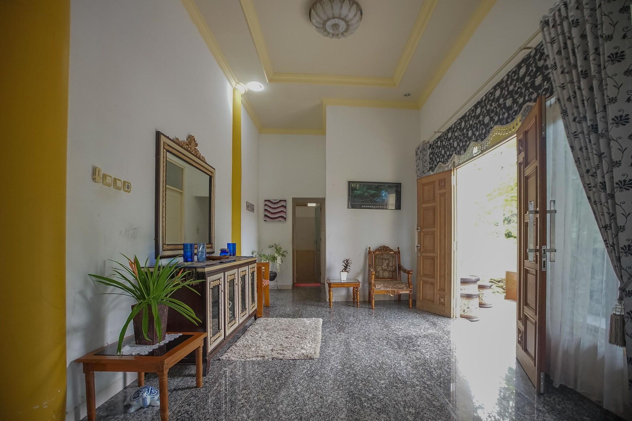 Lobby 3, Formerly RedDoorz Museum Lambung Mangkurat 2, Banjarbaru