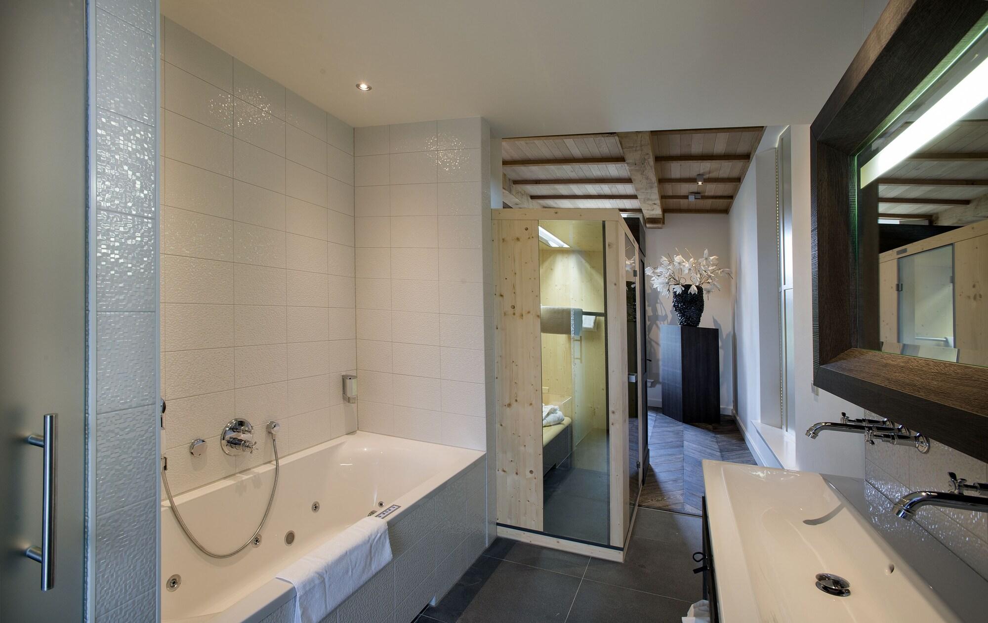 Daelenbroeck castle by null