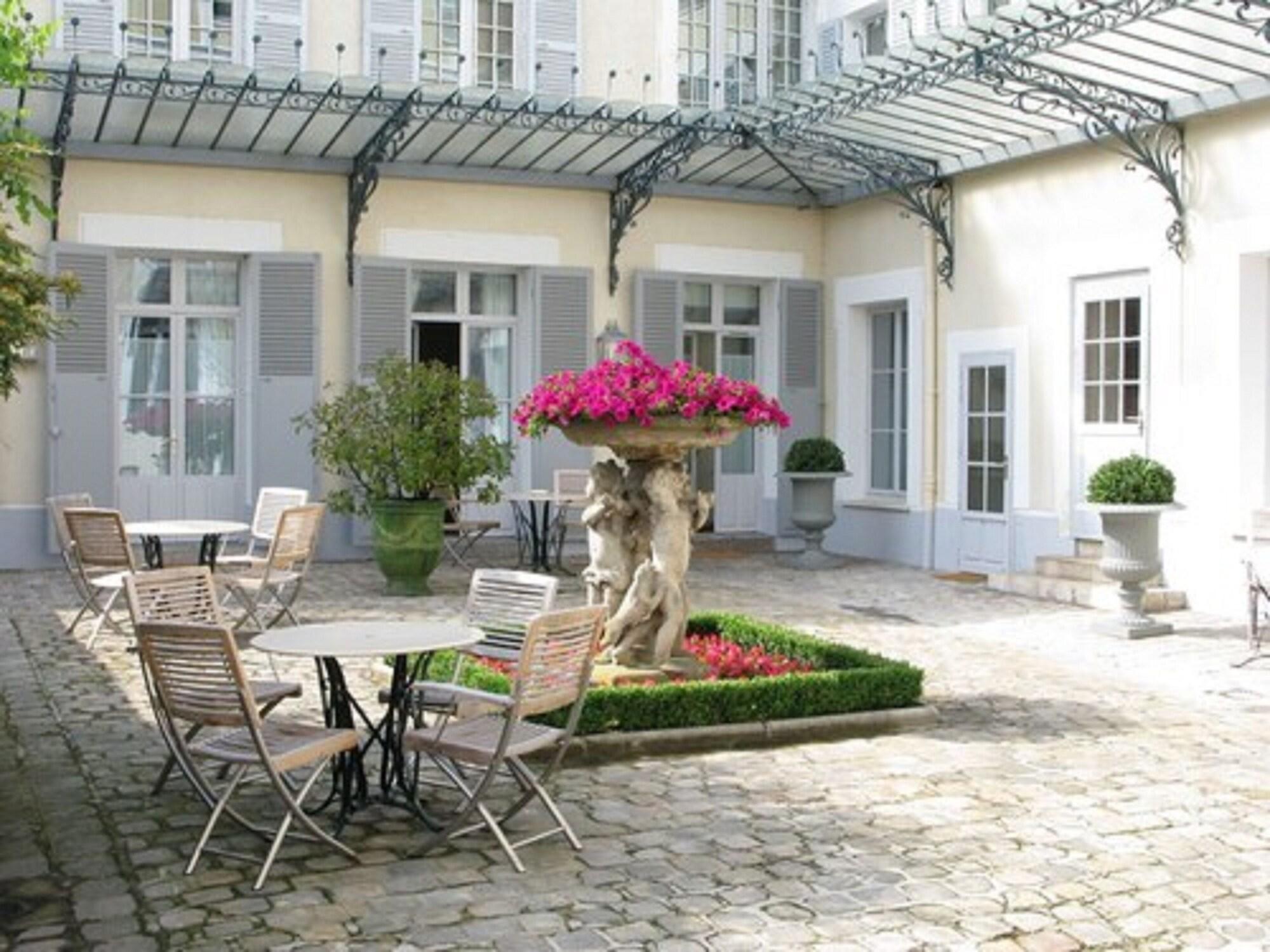 Hôtel de Londres · Hôtel à Fontainebleau by null