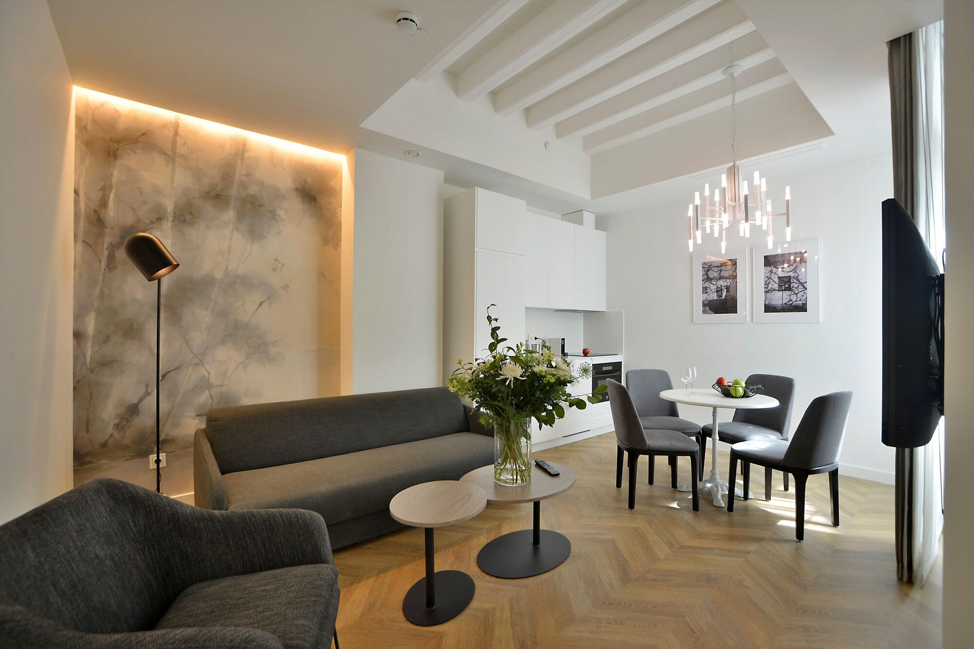 Plaza Mina Suites