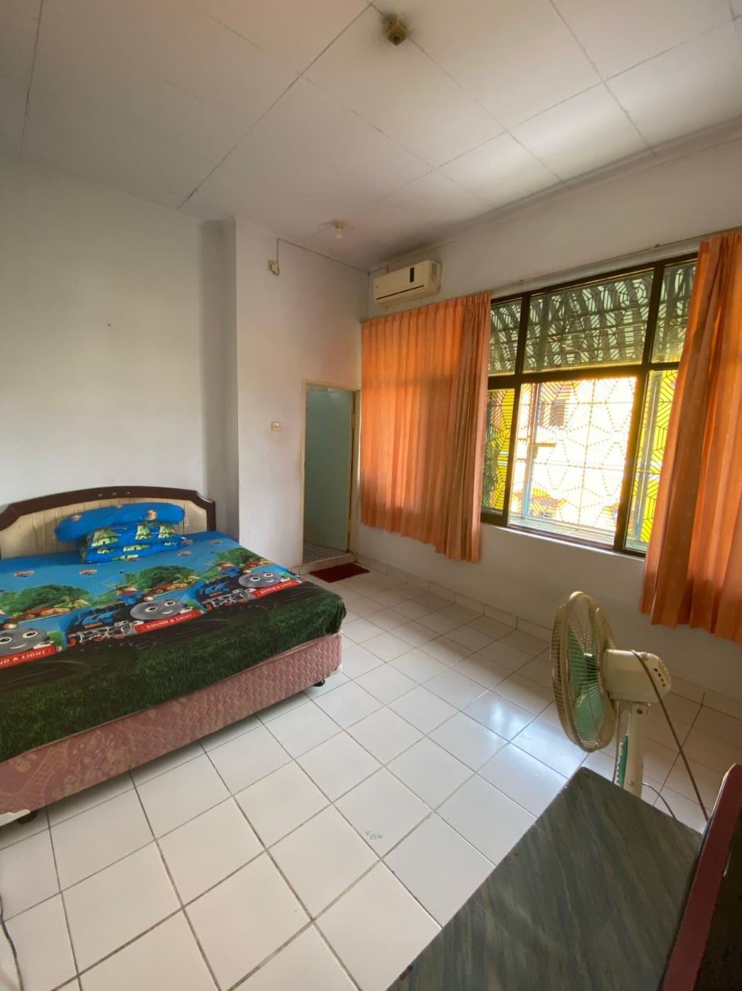 Bulusaraung Homestay Makassar by ZUZU