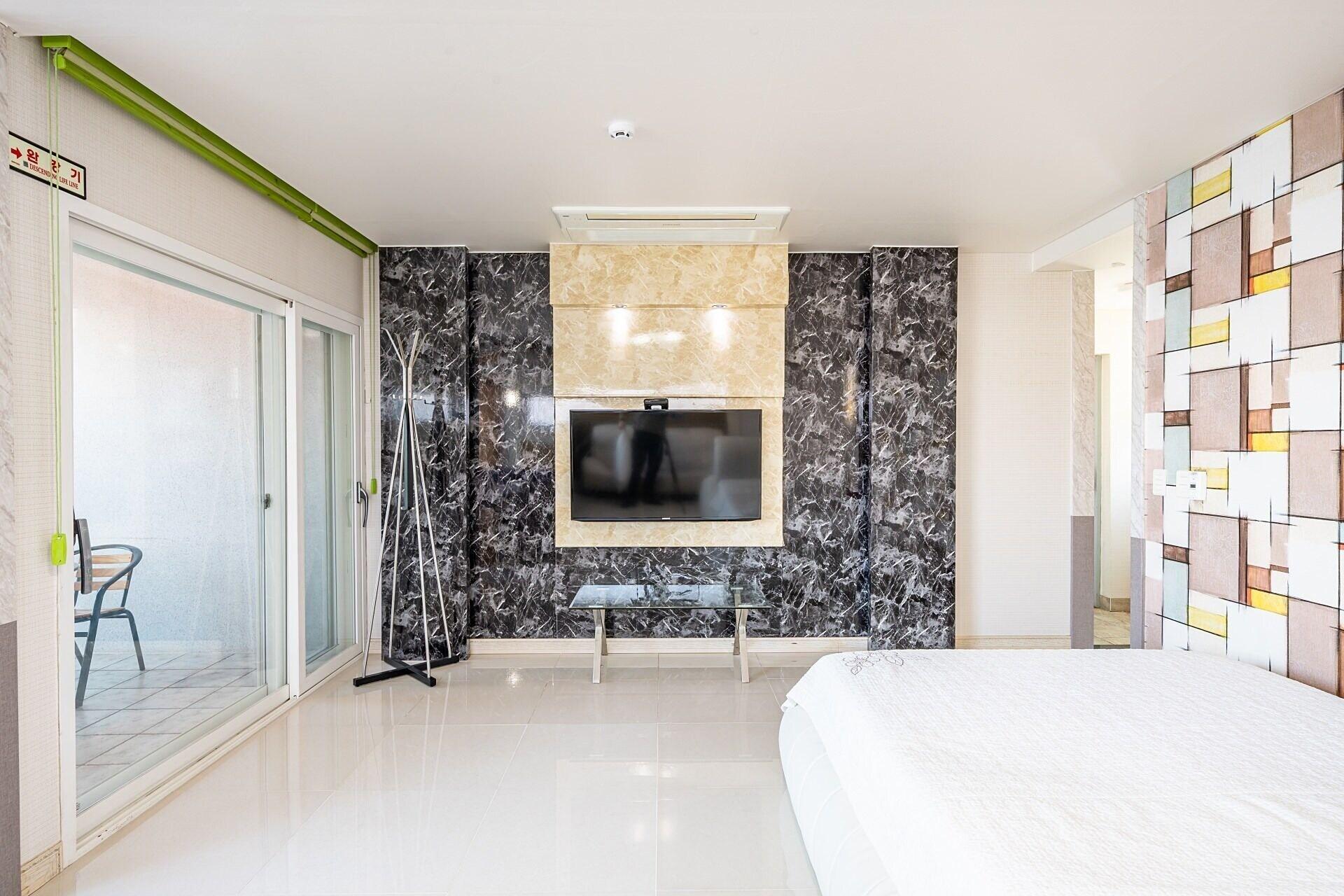 Pohang Pinewave Sea & Spa Pension