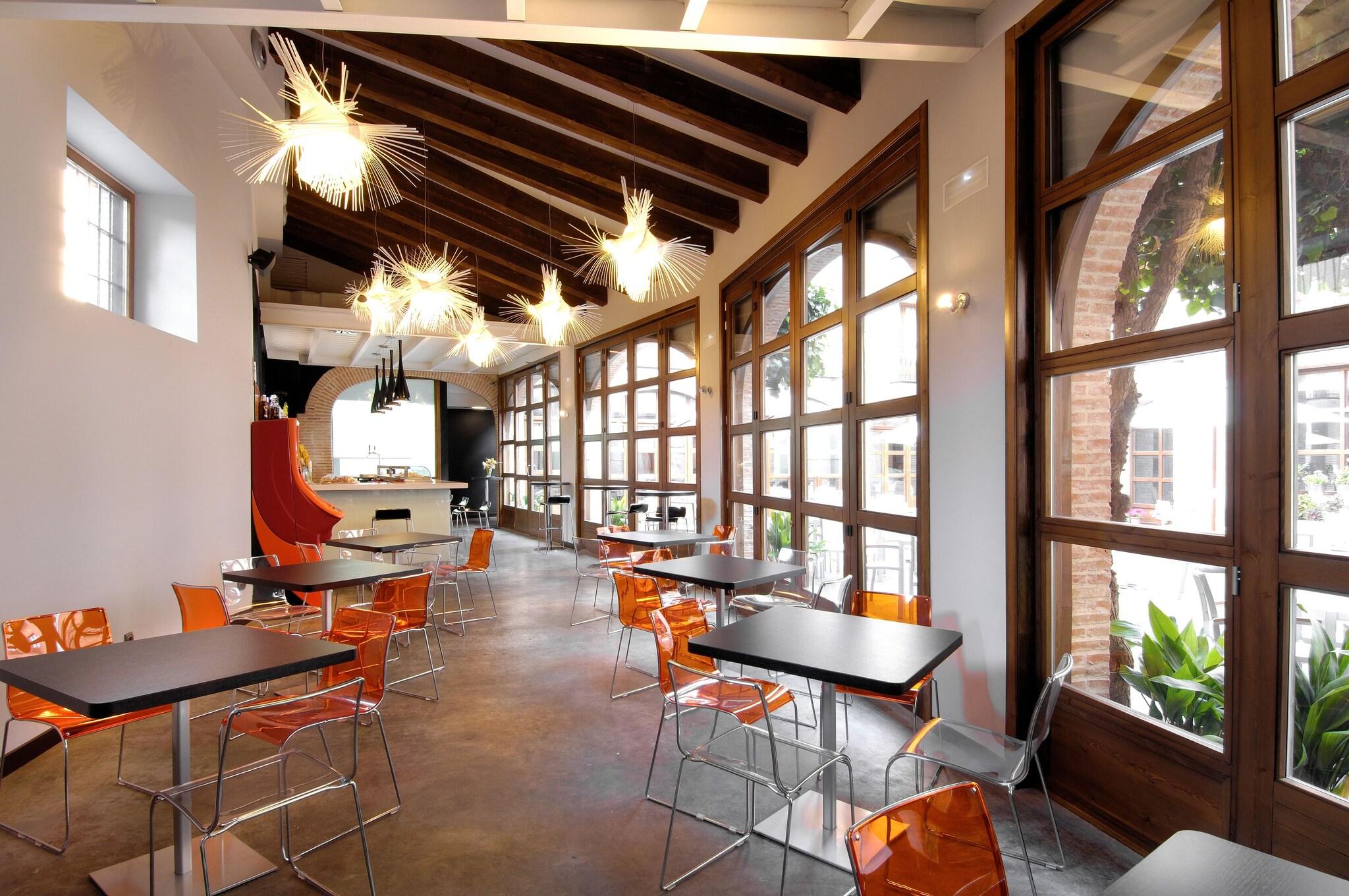 Hotel Cienbalcones by null