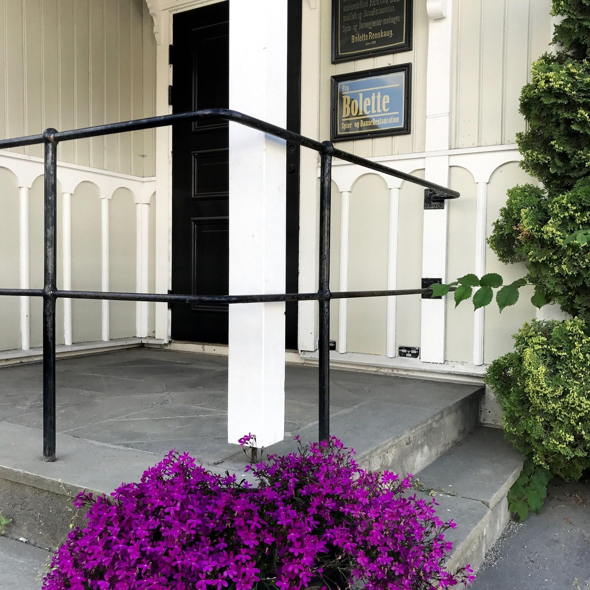 Reenskaug hotel by null