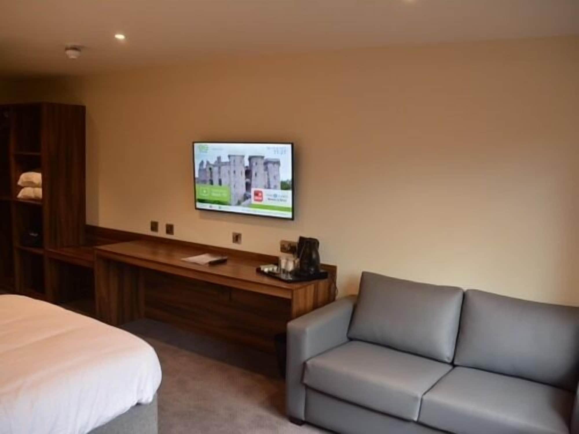 Raglan Lodge
