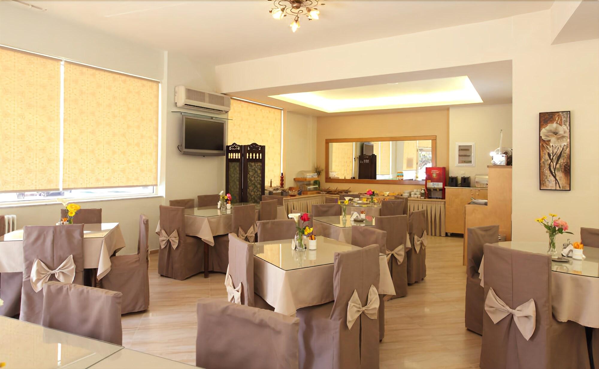 Kronos Hotel by null