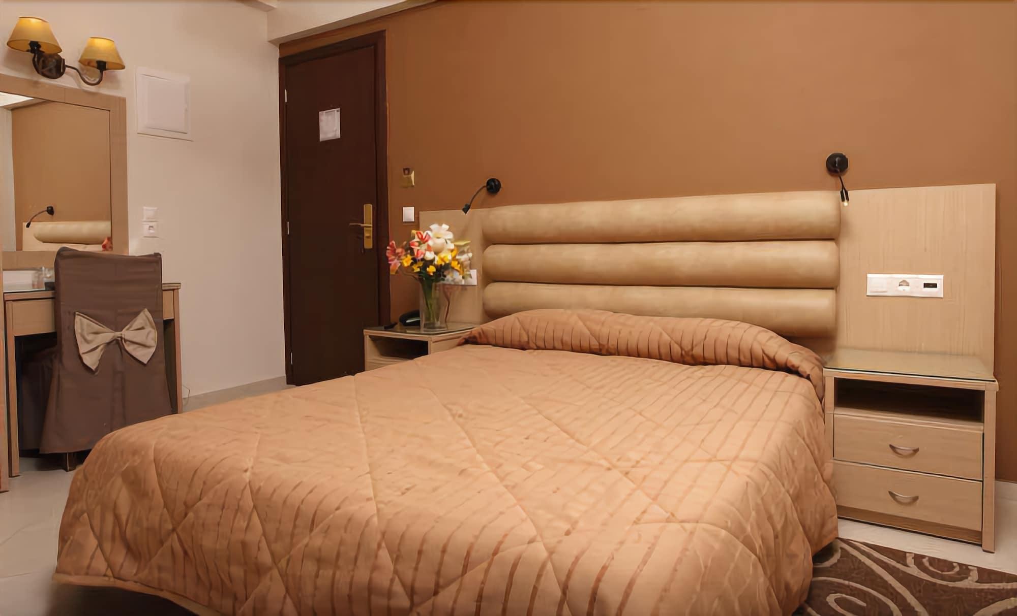 Kronos Hotel by null