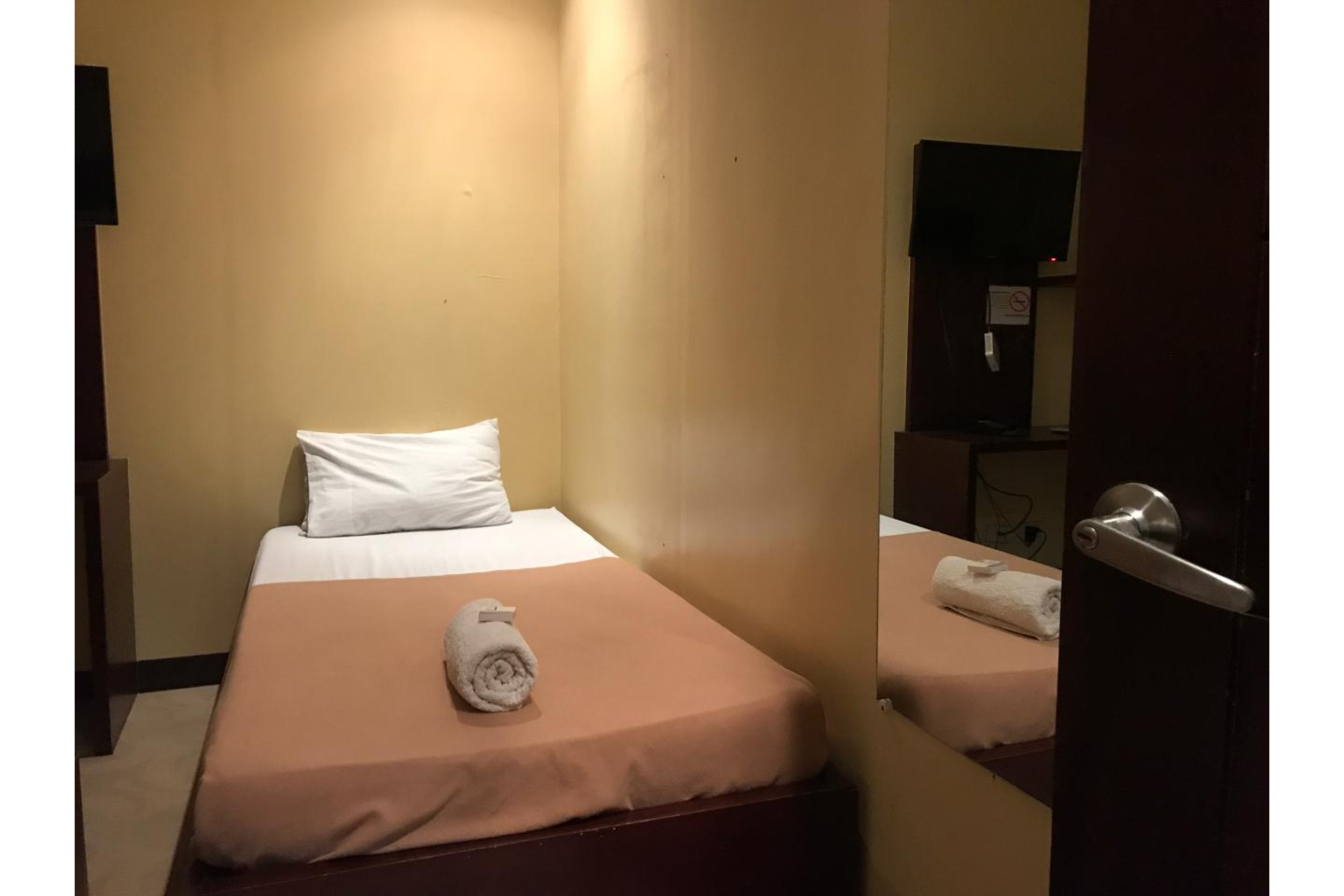 762 Laurien Hotel