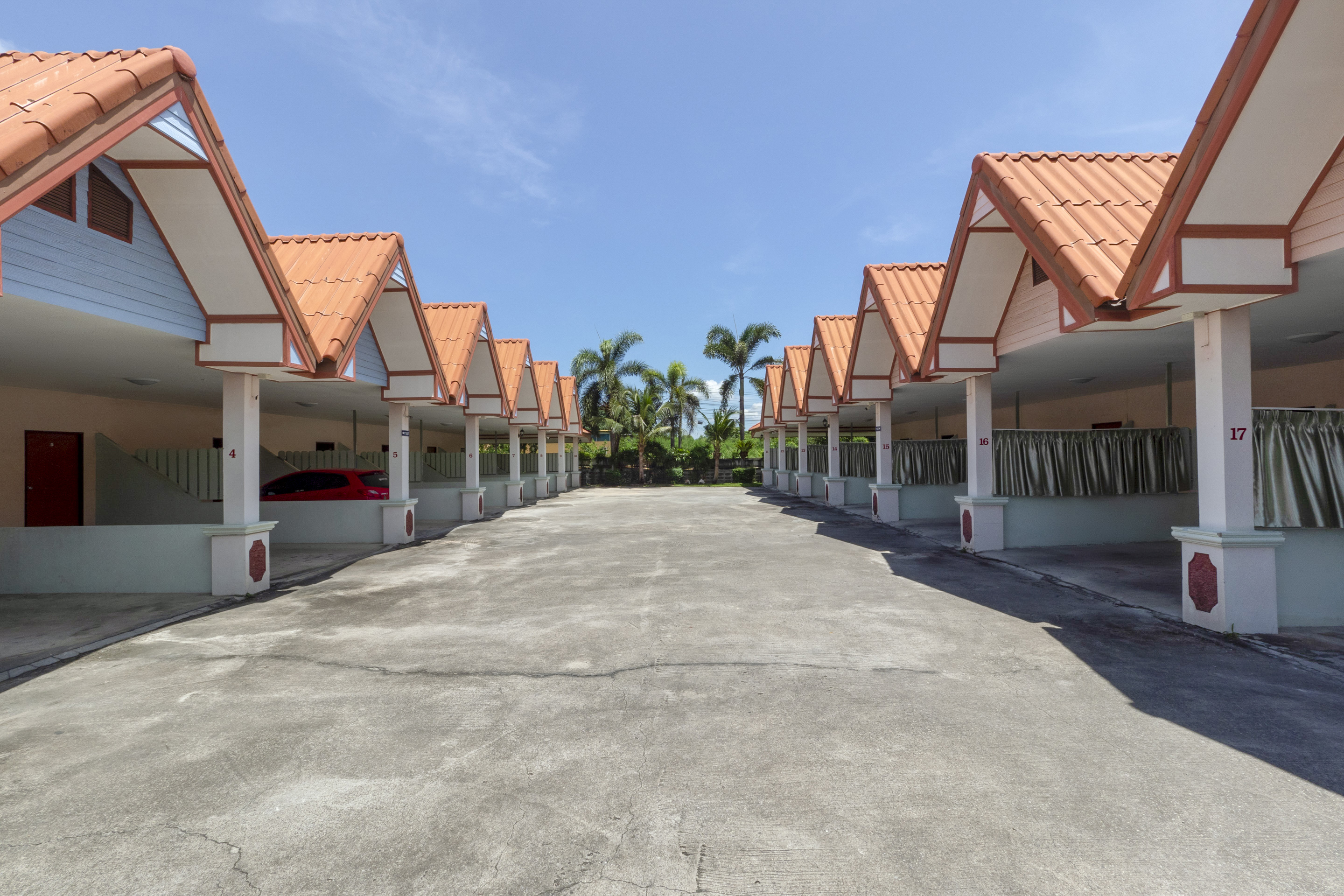 1070 Paradise Resort