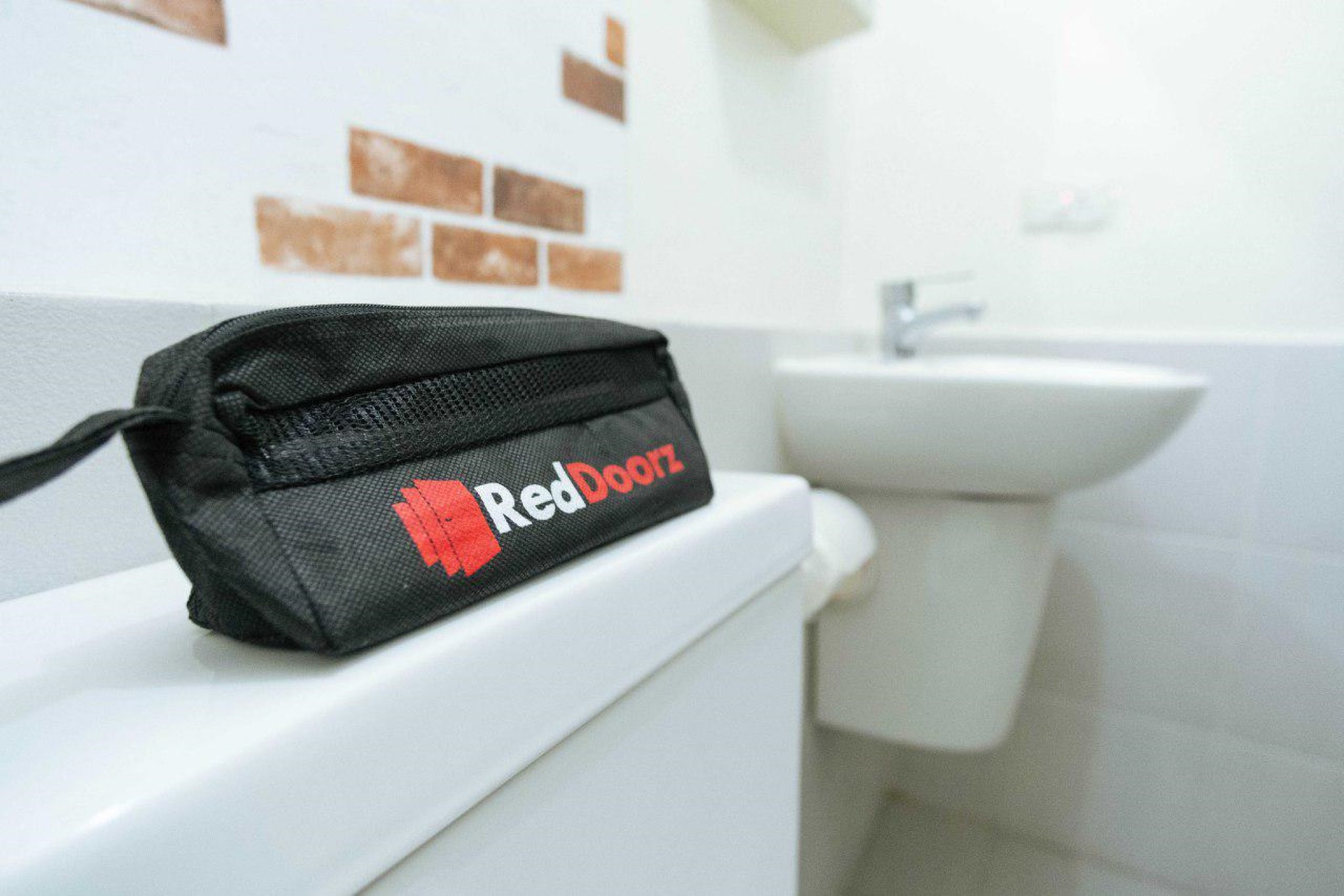 RedDoorz Plus @ Costa Roca Balamban