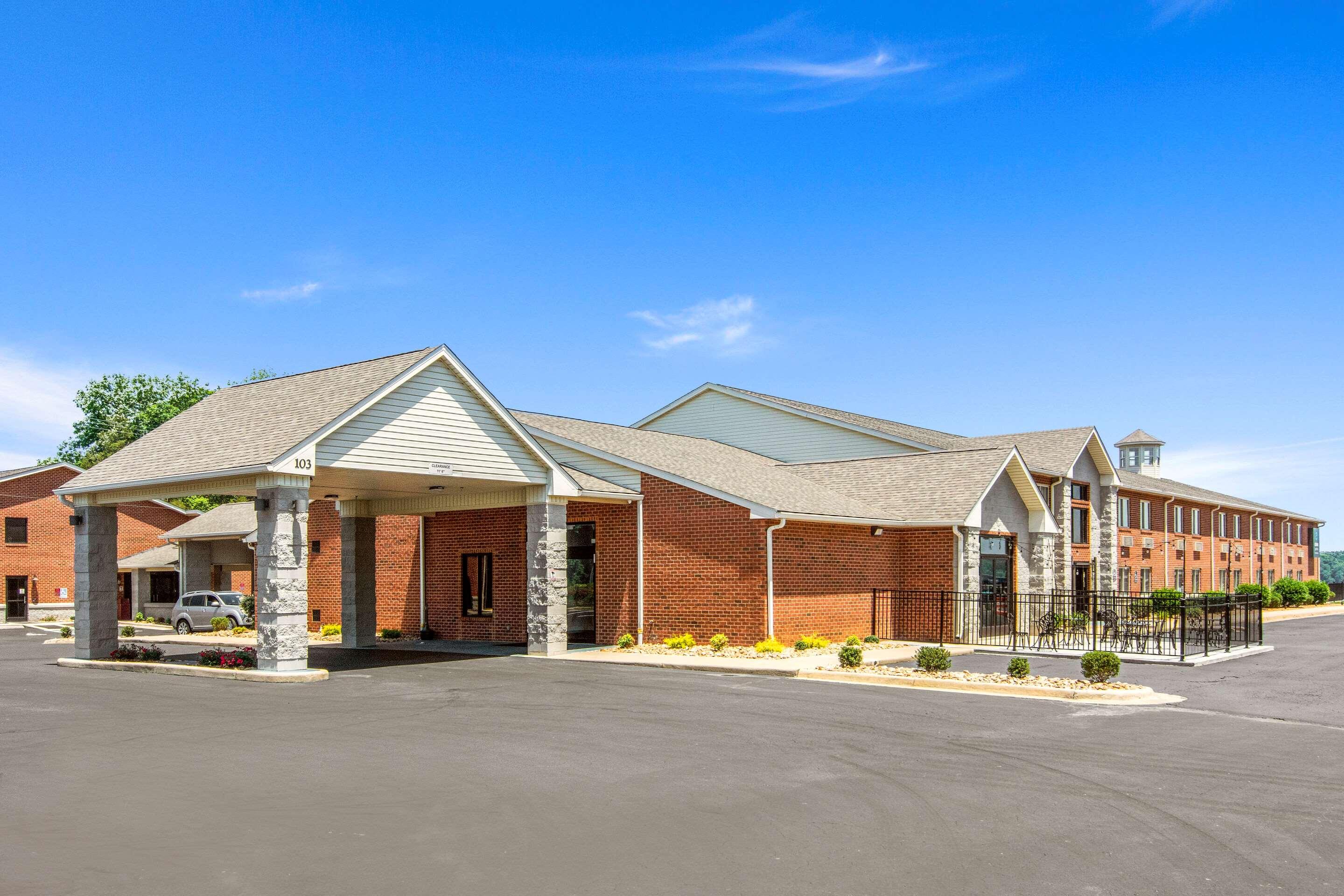 Clarion Pointe on the lake Clarksville South Hill