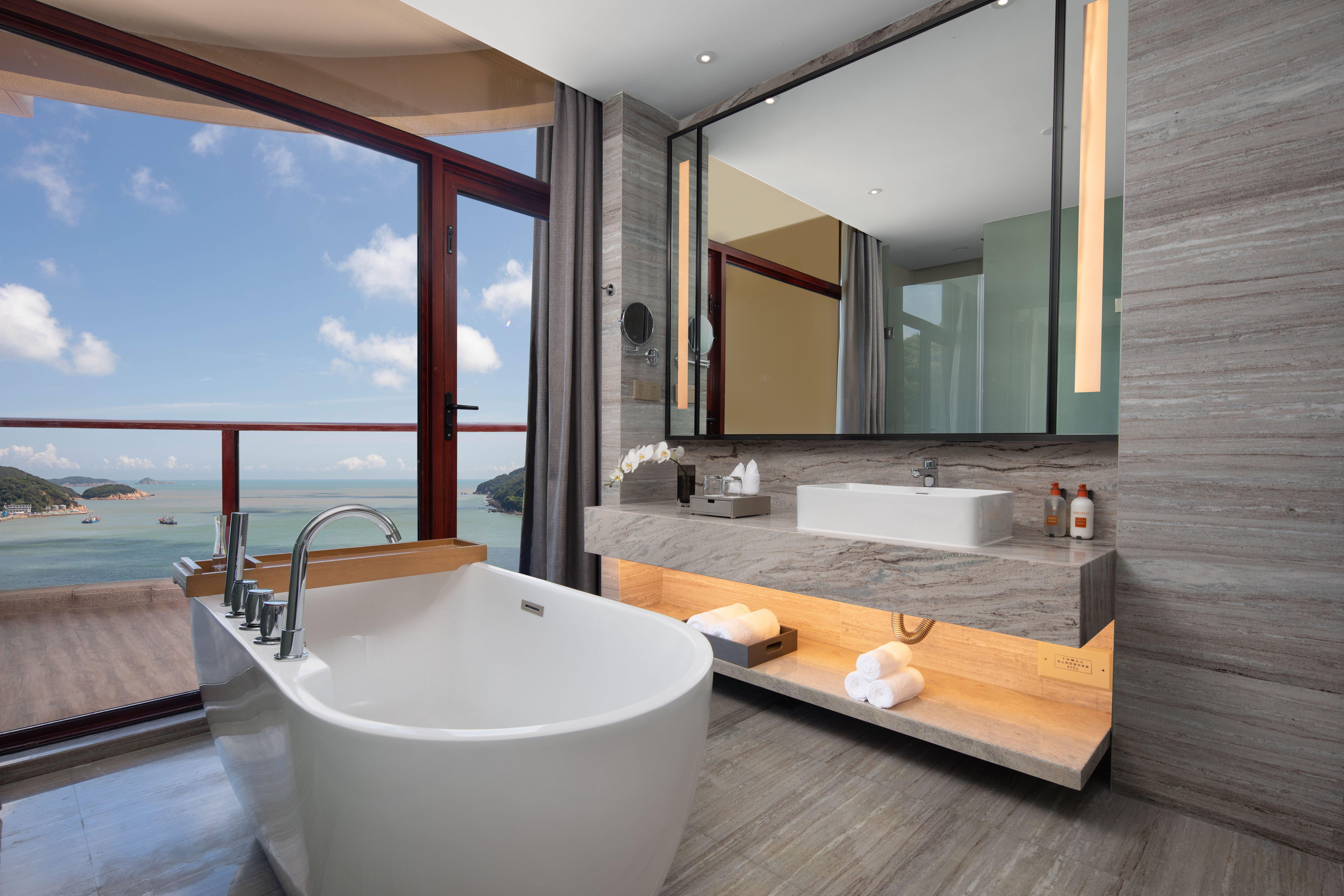 Crowne Plaza Zhoushan Seaview Room Type - SUITE SEA VIEW ONE BEDROOM