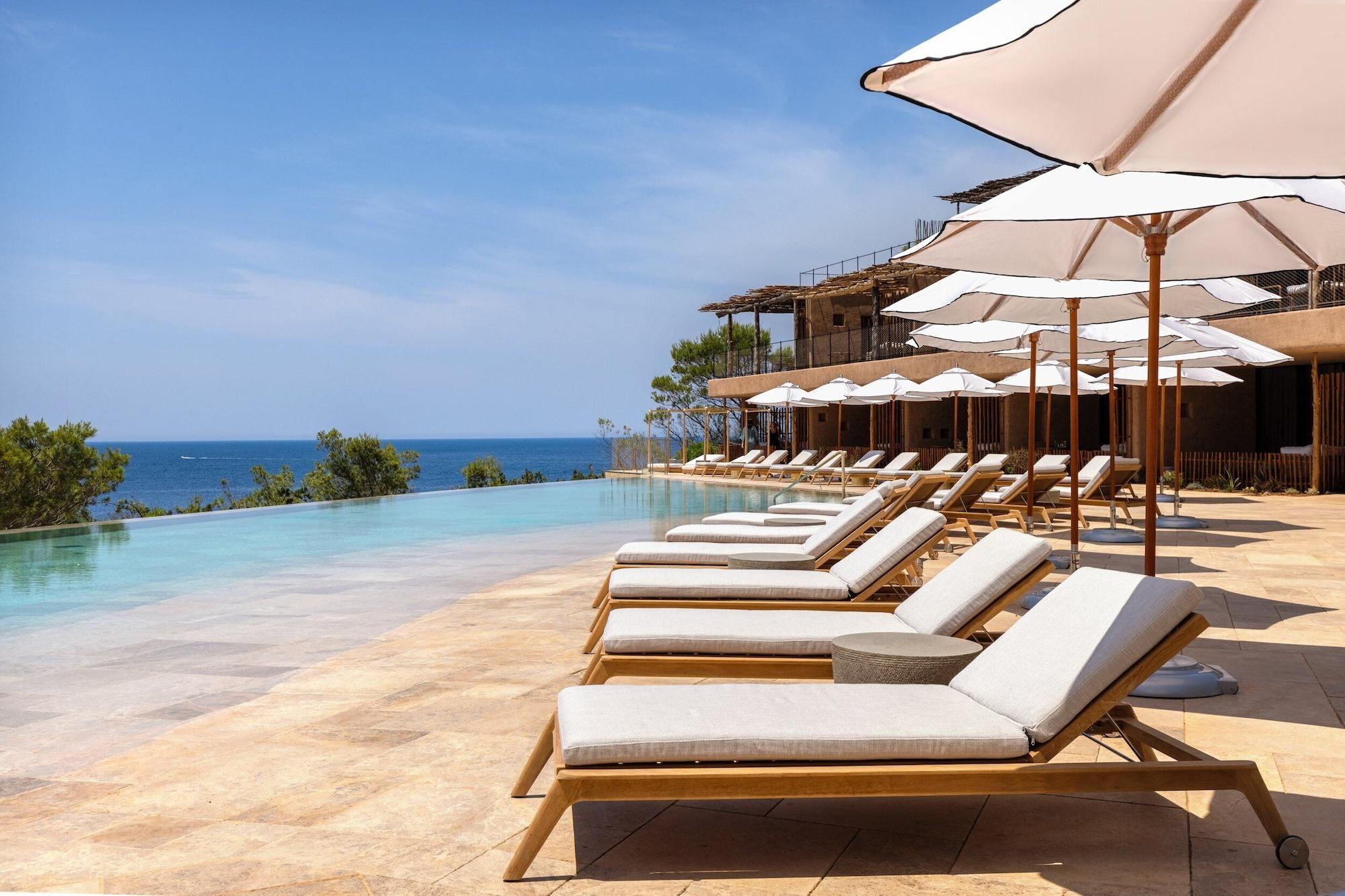 Six Senses by null