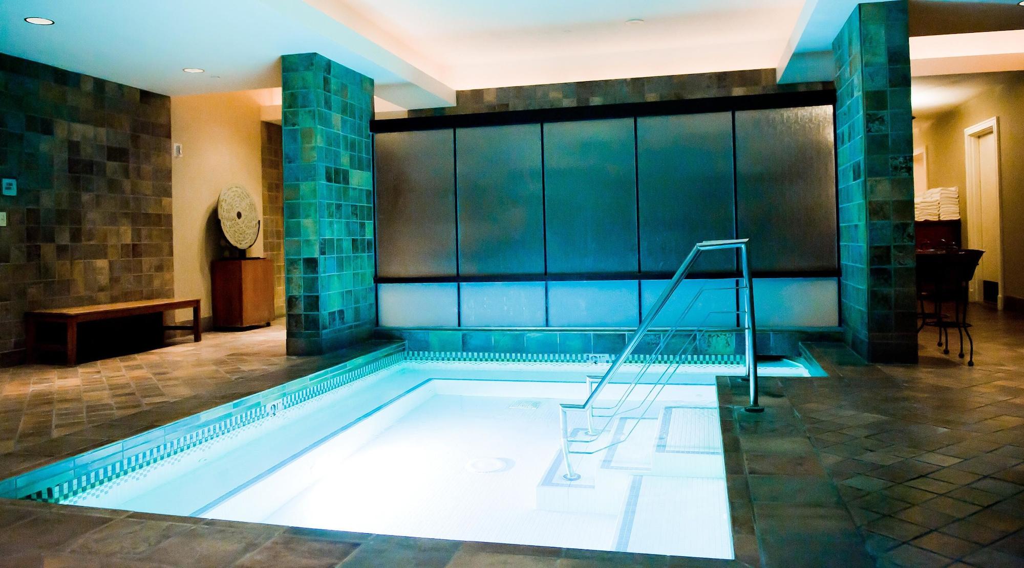 Jet Luxury Resorts @ The Signature Condo Hotel