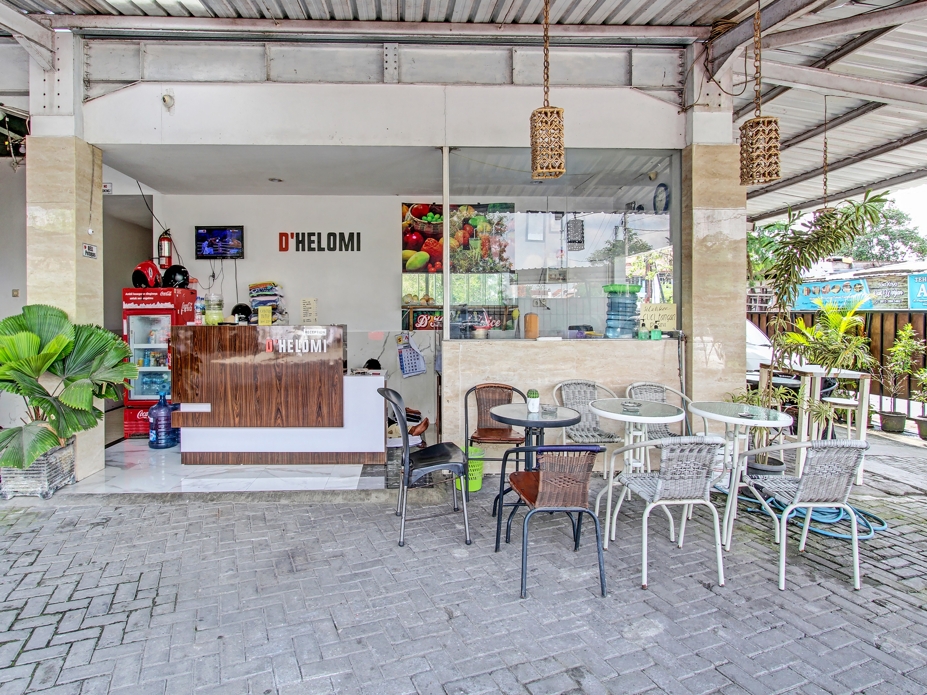 OYO 90253 DHelomi