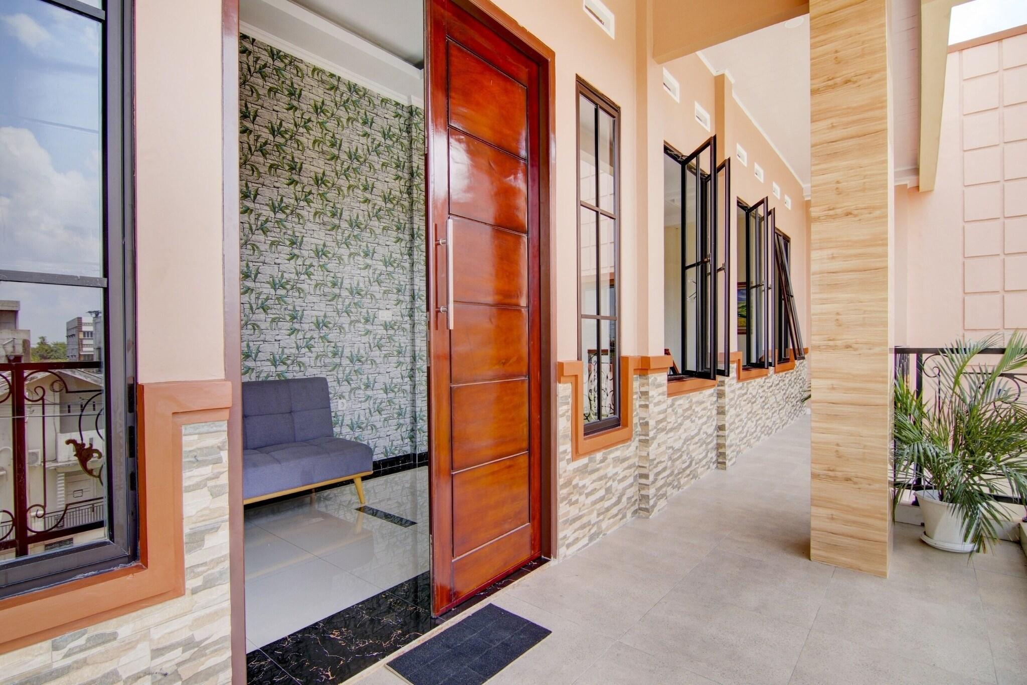  90233 The Shine Residence