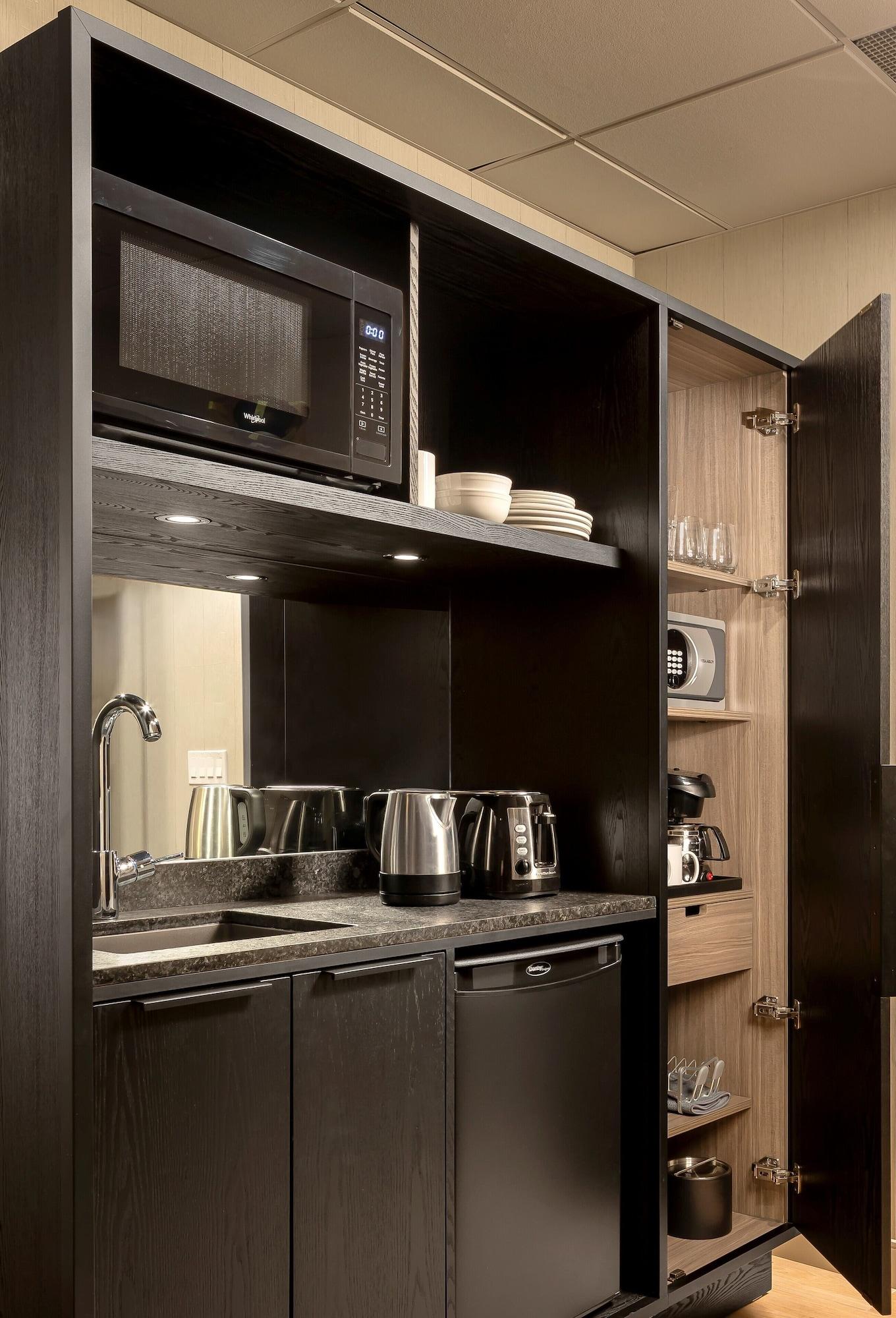 Peaks Hotel & Suites by null