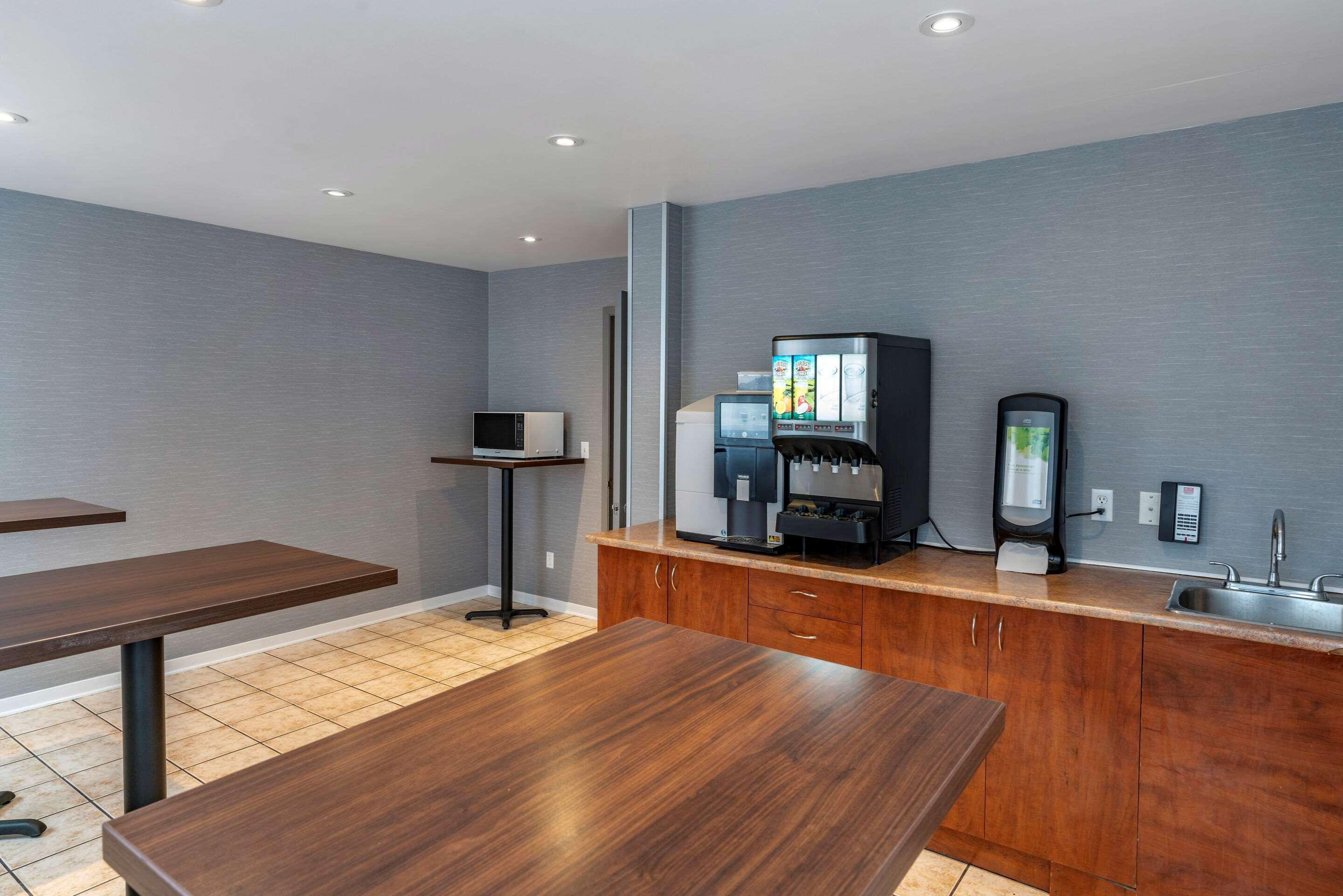 Econo Lodge Montreal