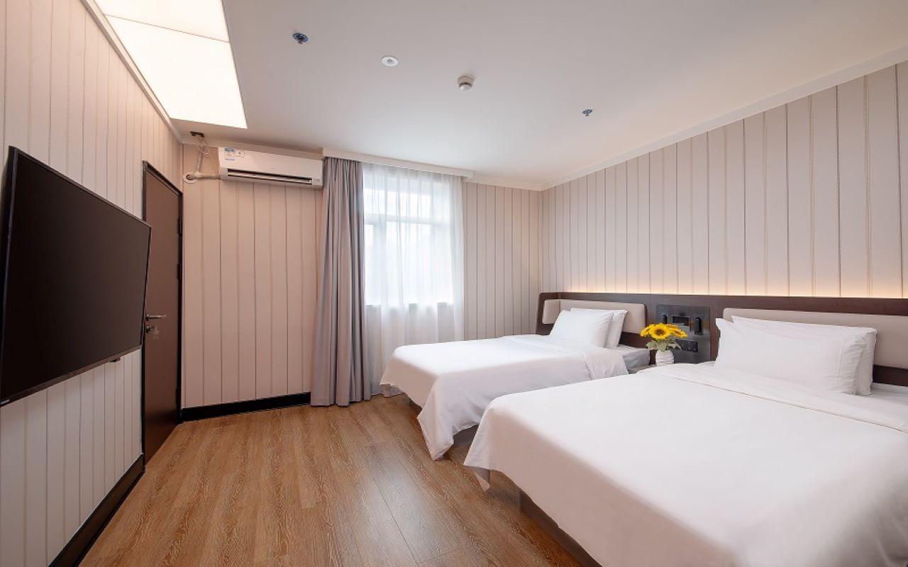 Hanting Hotel (Shangnan Rd Metro Station Shanghai)