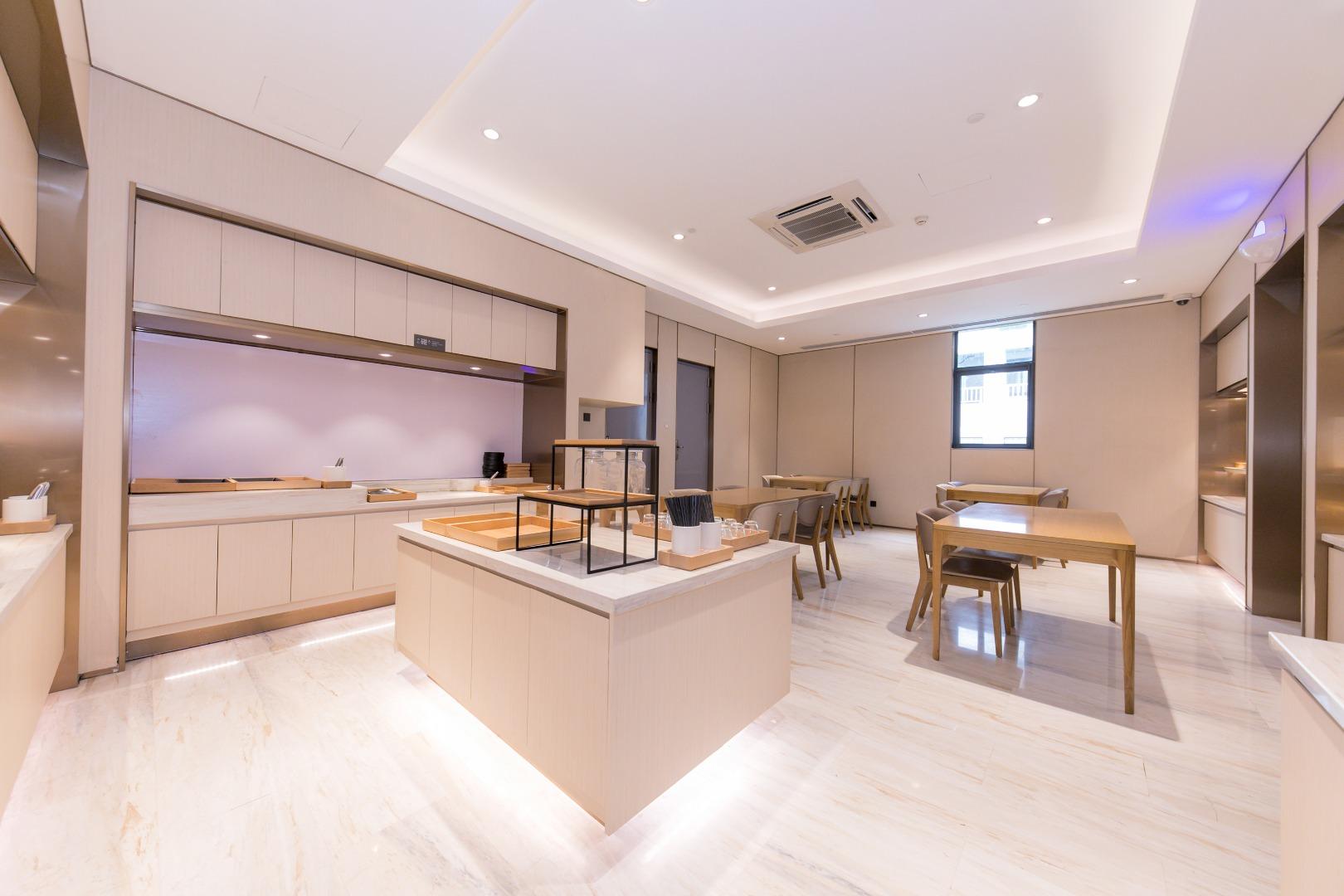 Ji Hotel (Shanghai Xuhui Riverfront)