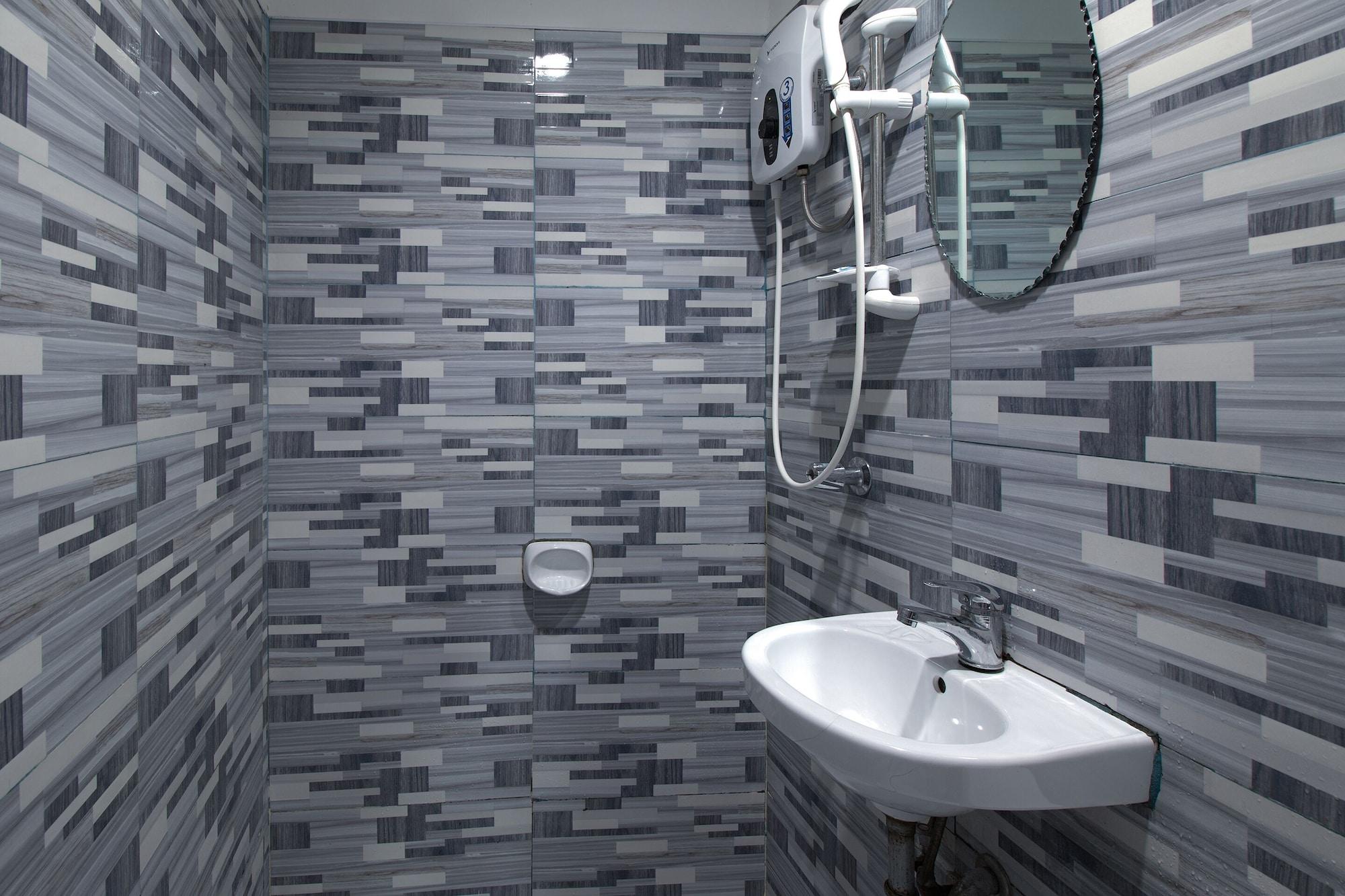OYO 771 Darius' Residences