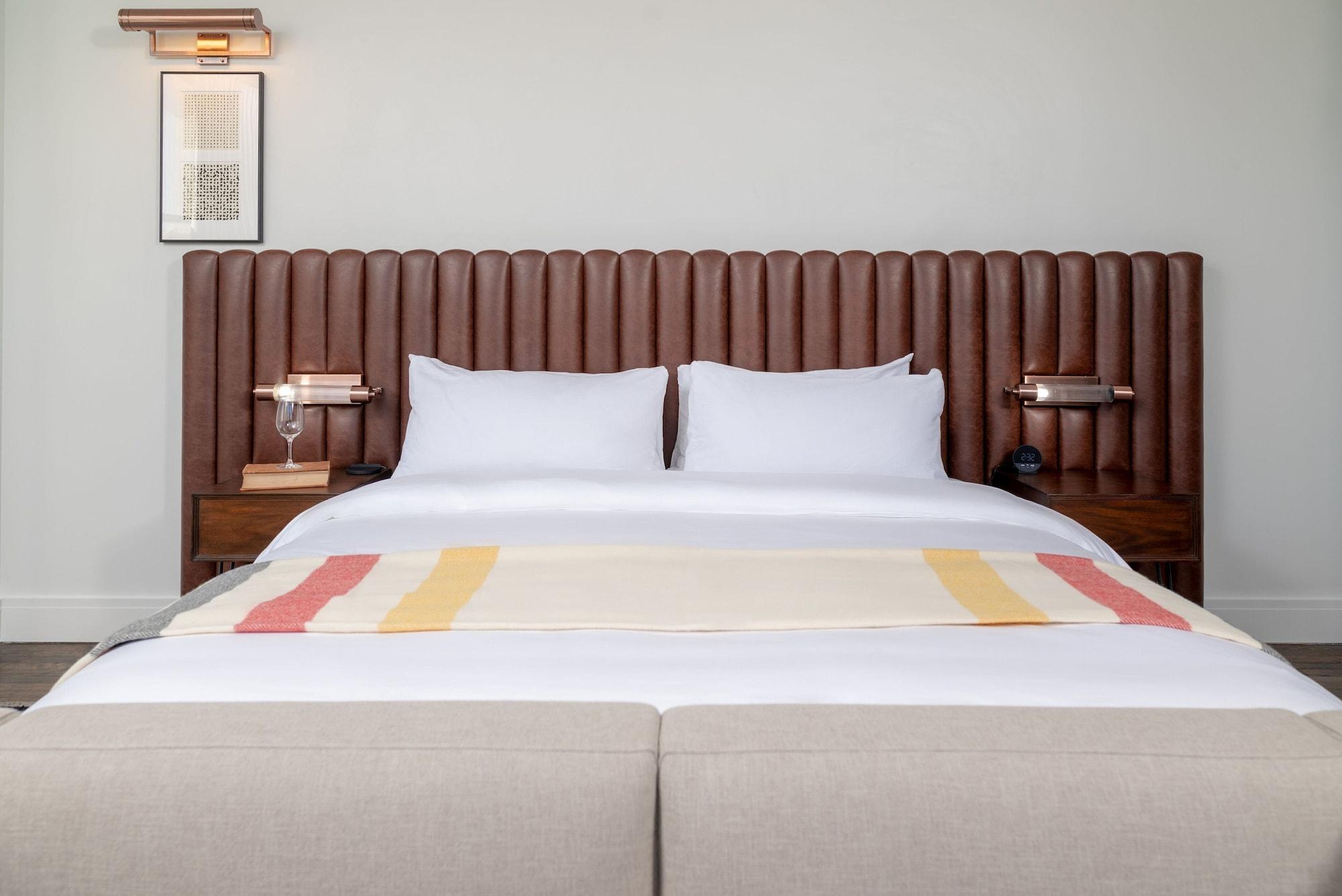 Surety Hotel, Autograph Collection by null
