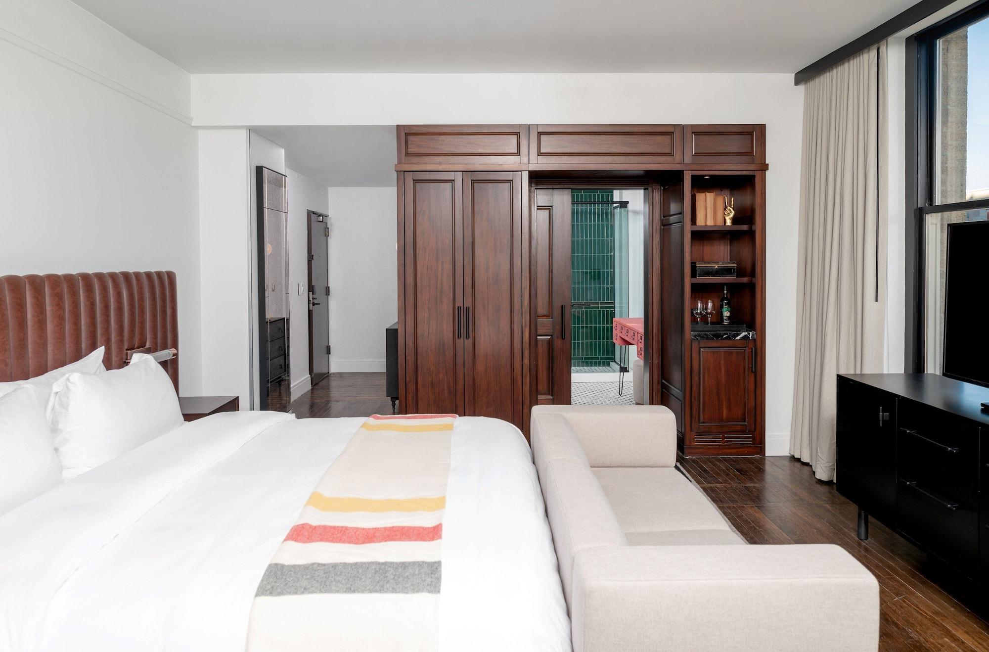 Surety Hotel, Autograph Collection by null