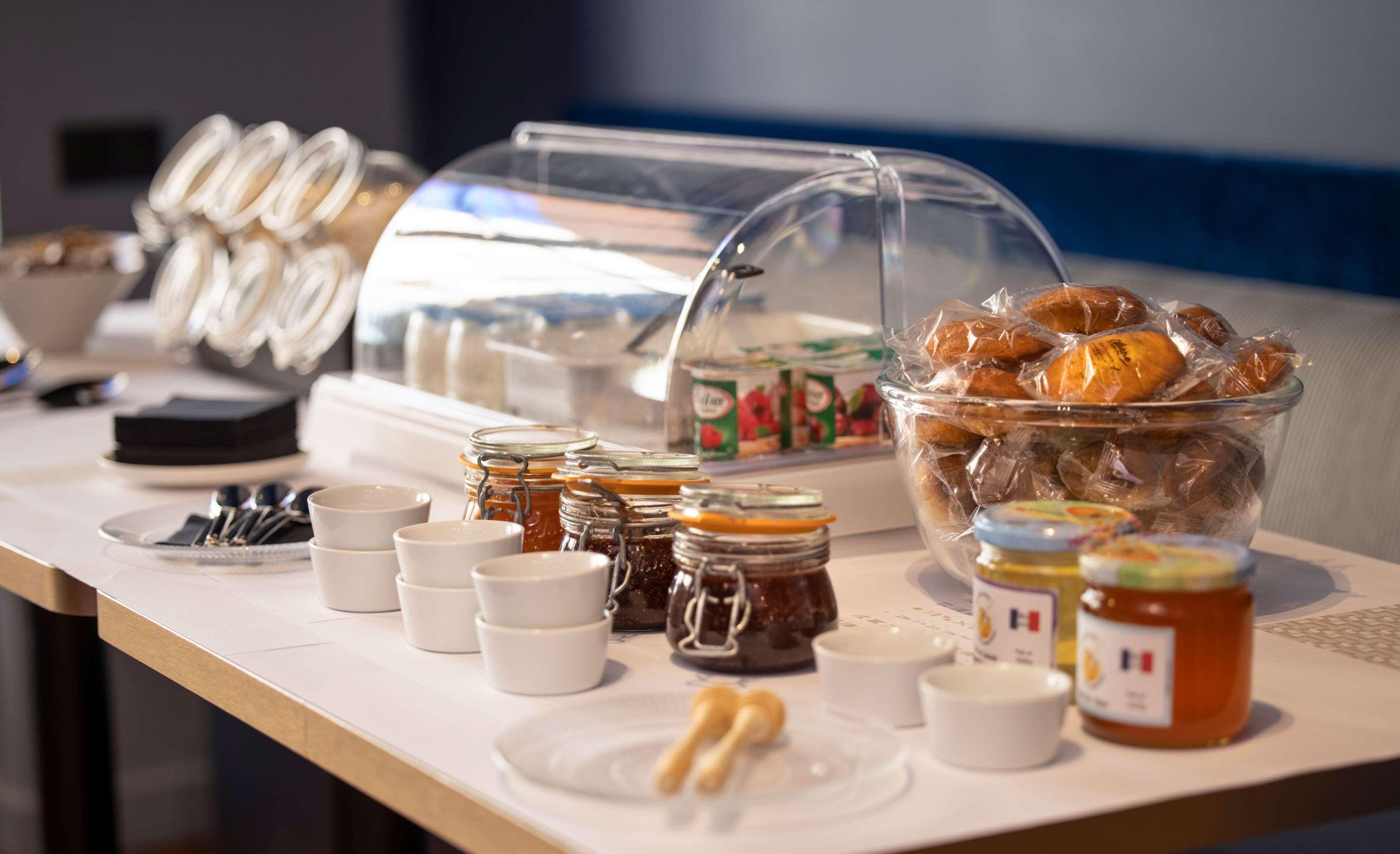 L' Eautel Toulon Port by null