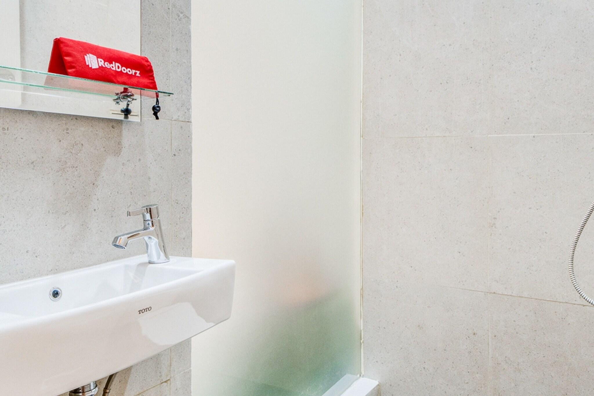 RedDoorz Plus near Taman Ismail Marzuki