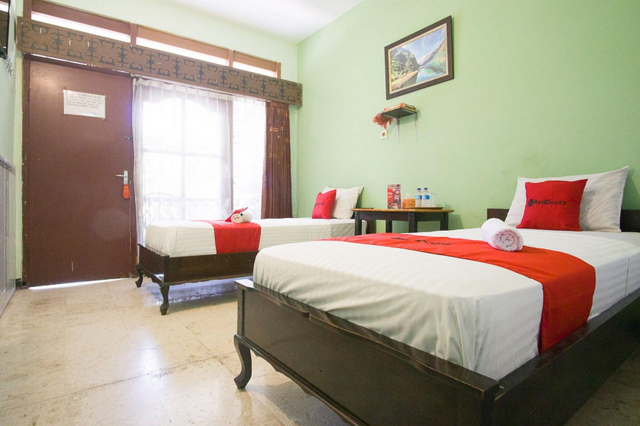 Formerly RedDoorz Syariah @ Jalan Gajah Mada