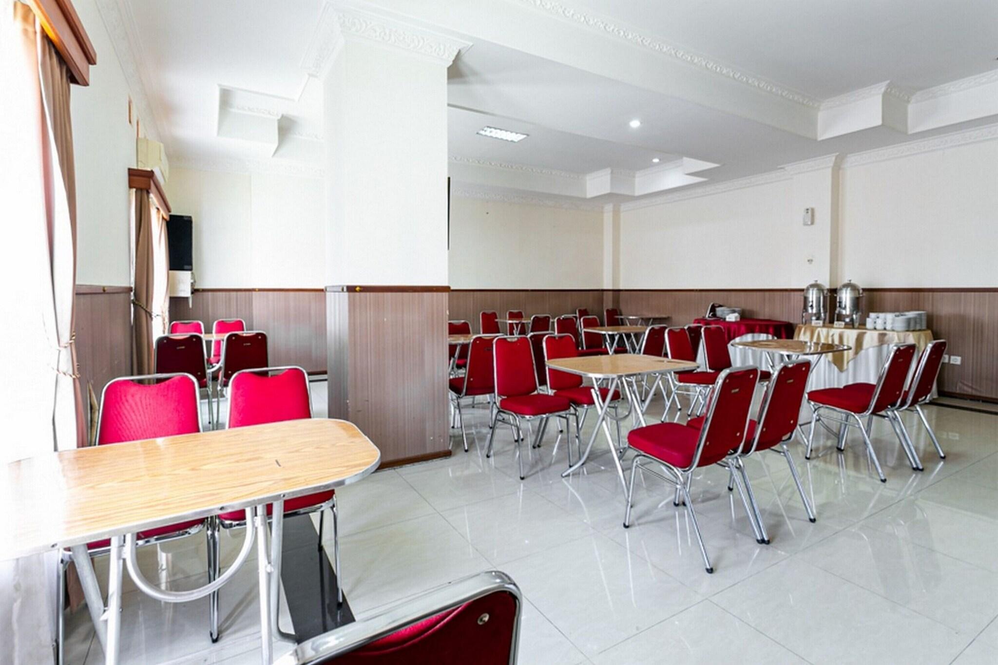 Formerly RedDoorz Plus near Alun Alun Karanganyar