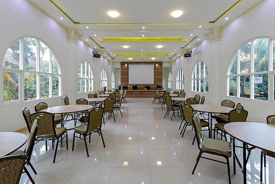 Formerly RedDoorz Syariah @ Klojen Malang