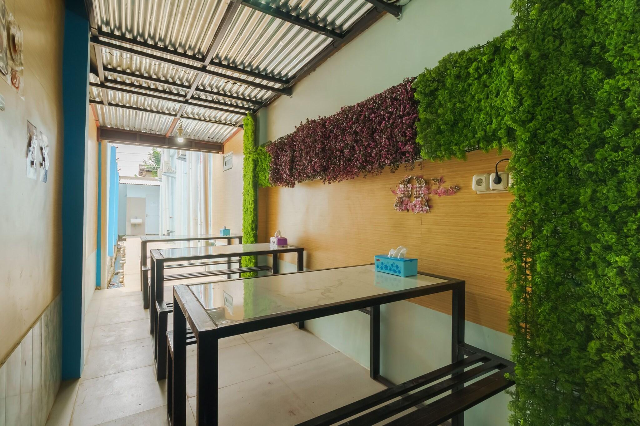 Lobby 4, Formerly RedDoorz Plus near Palembang Icon Mall 2, Palembang