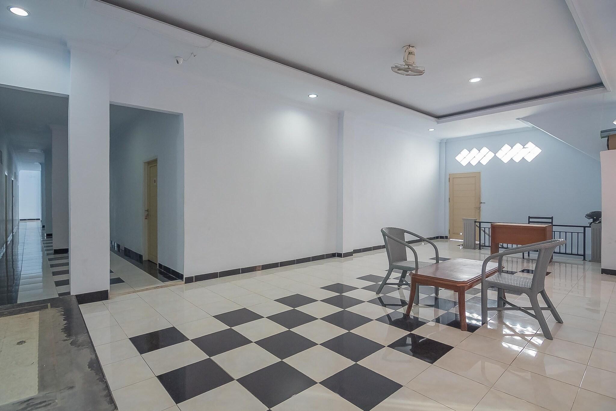 Lobby 4, Formerly RedDoorz Syariah Ramayana Mall Tarakan, Tarakan