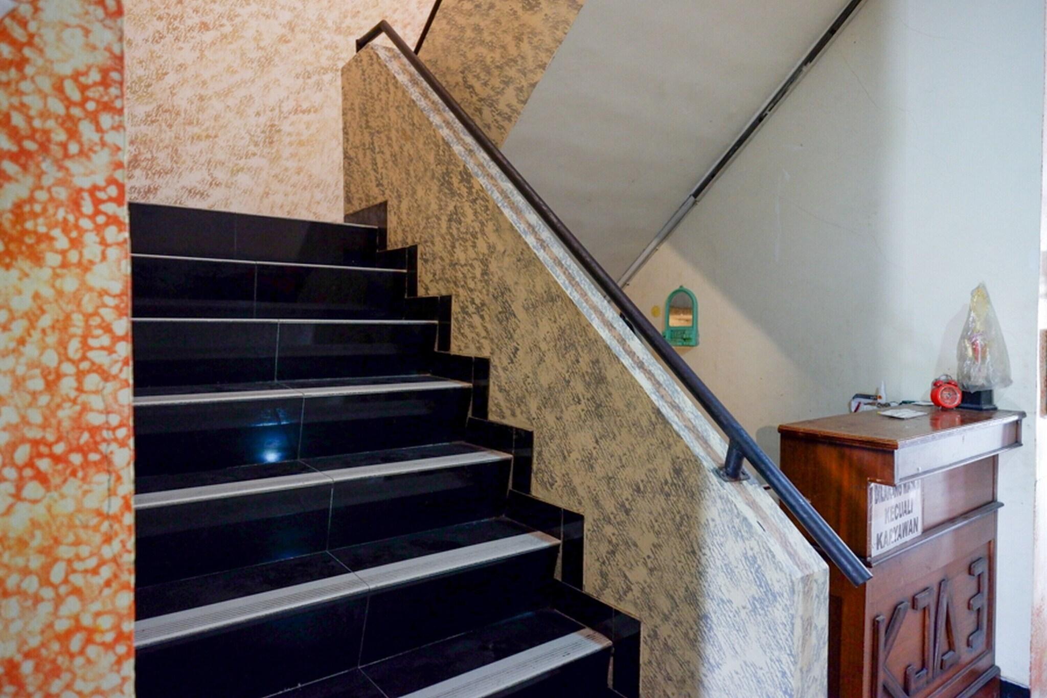Lobby 3, Formerly RedDoorz near GOR Wisanggeni, Tegal