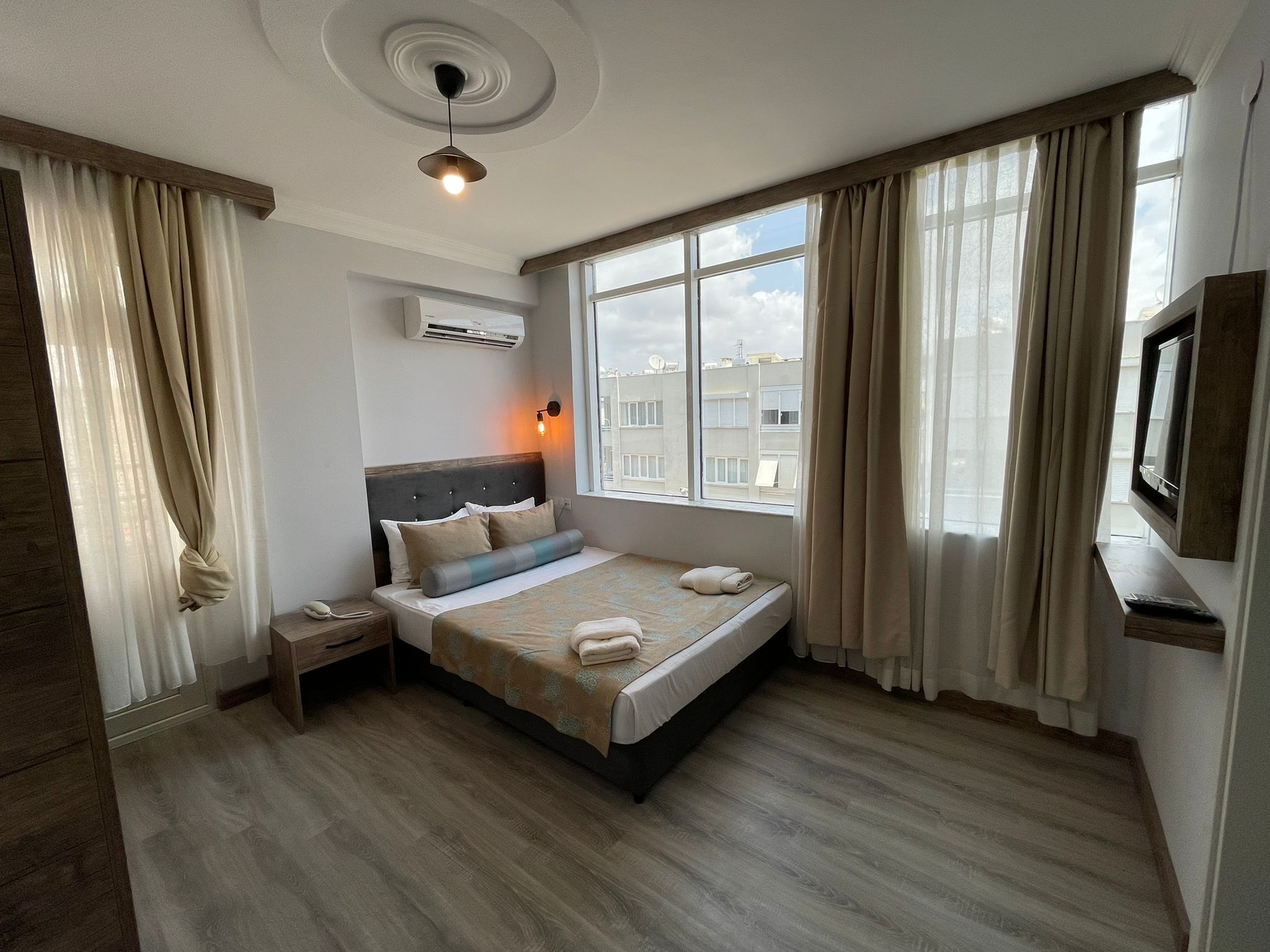 Seven City Hotel
