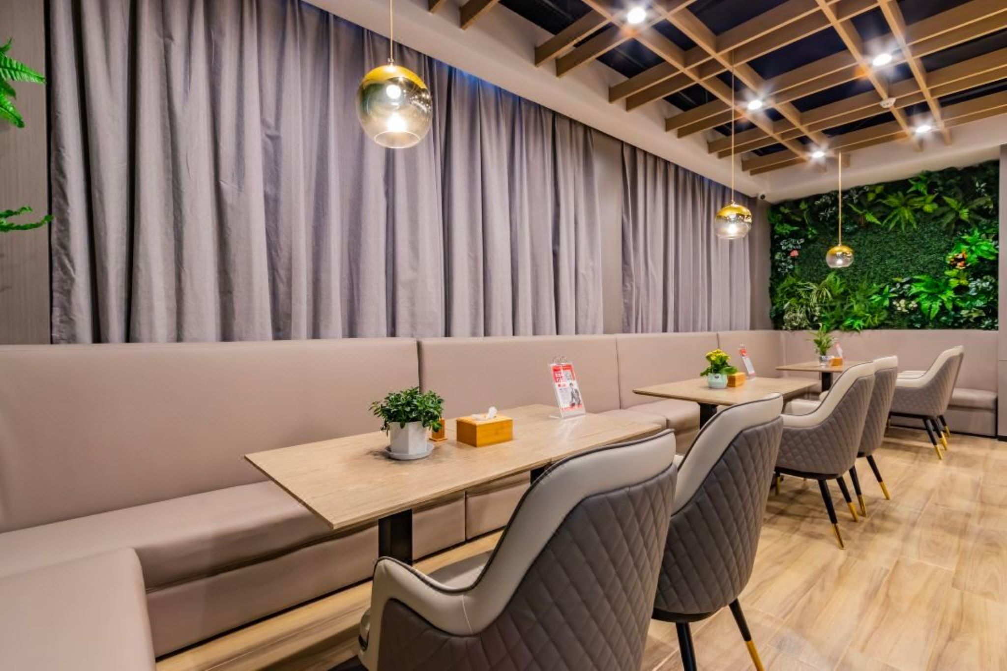 Gya Jiaxing Haiyan County Changan Road Lishi Plaza