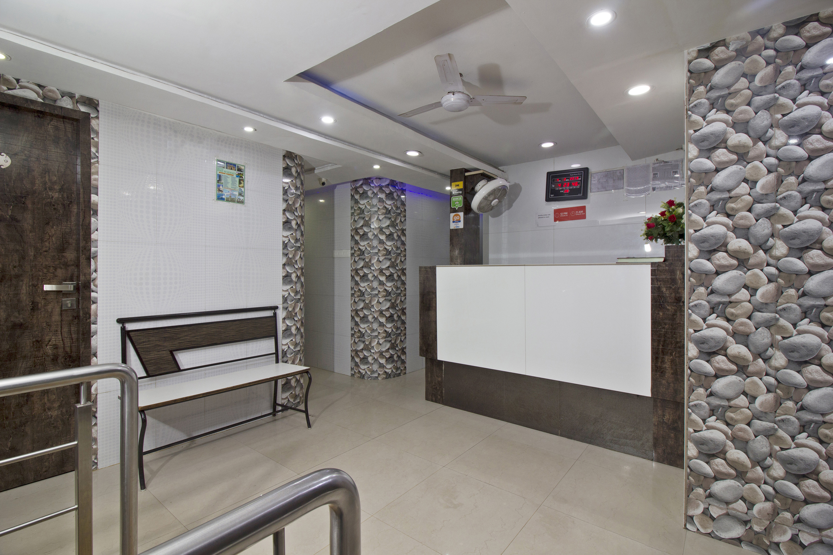 OYO Hotel Paris Residency Near Shree Siddhivinayak Temple by null