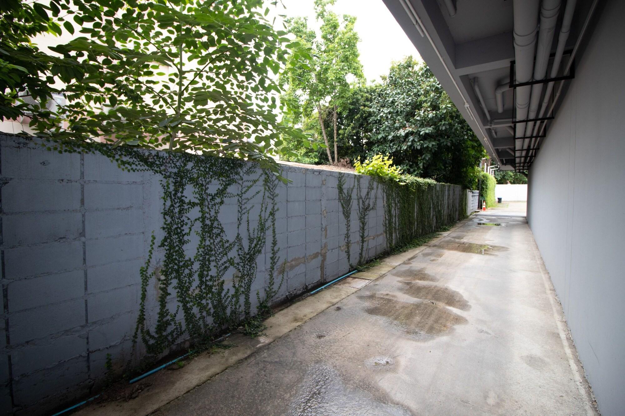 The 168 Gallery Residence by ZUZU