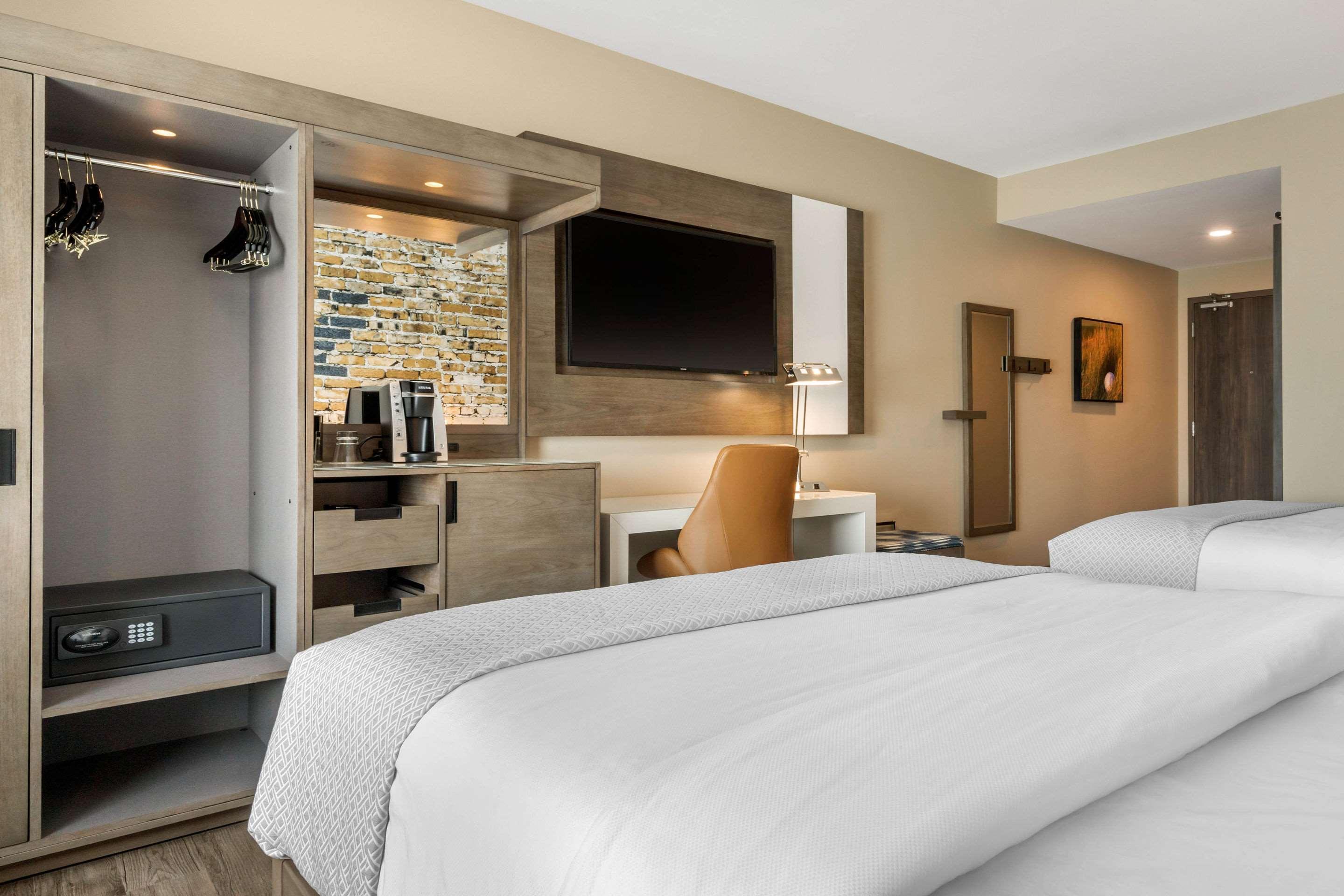Cambria Hotel Louisville Downtown-Whiskey Row