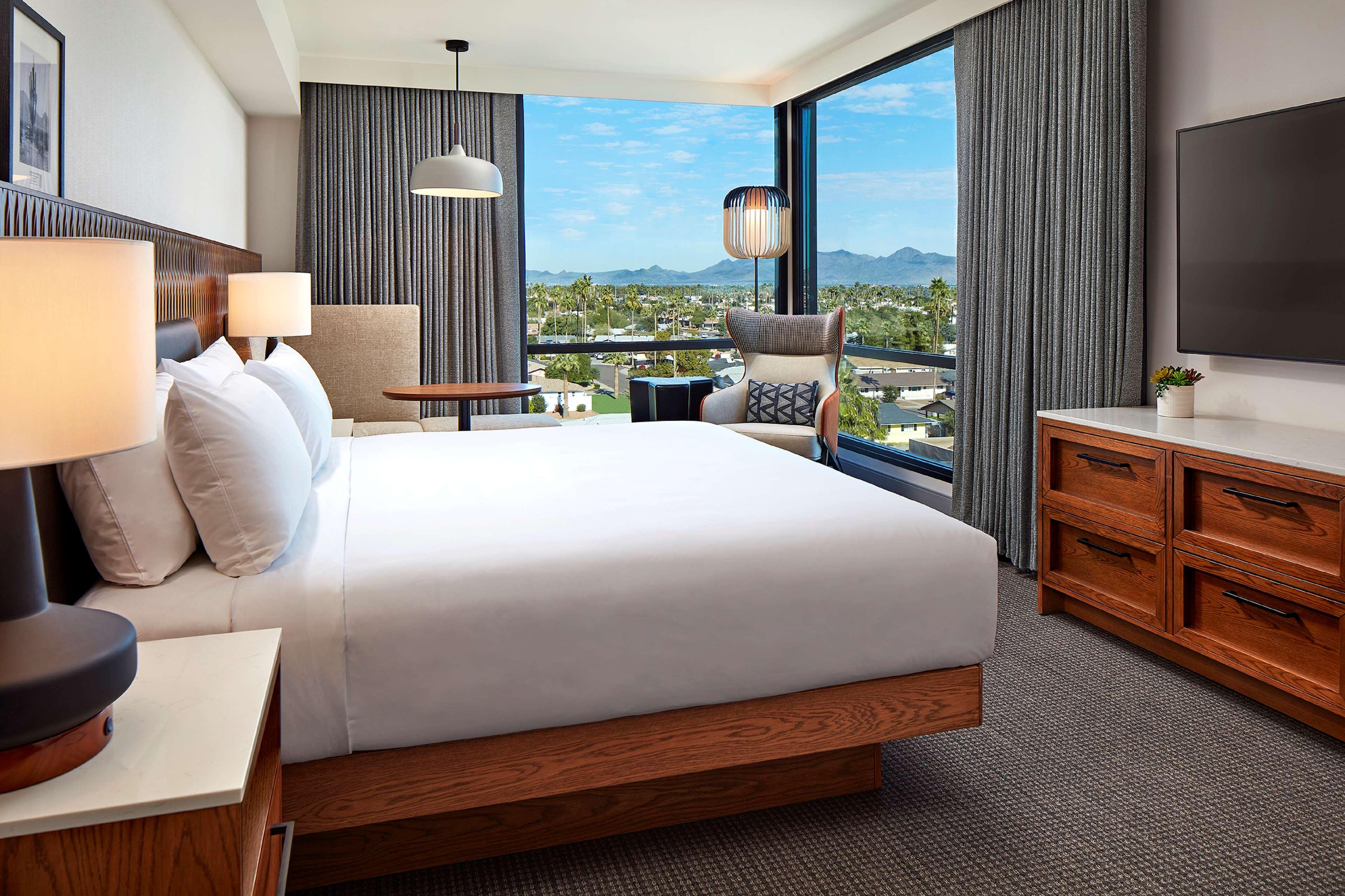 Senna House Scottsdale, Curio Collection By Hilton