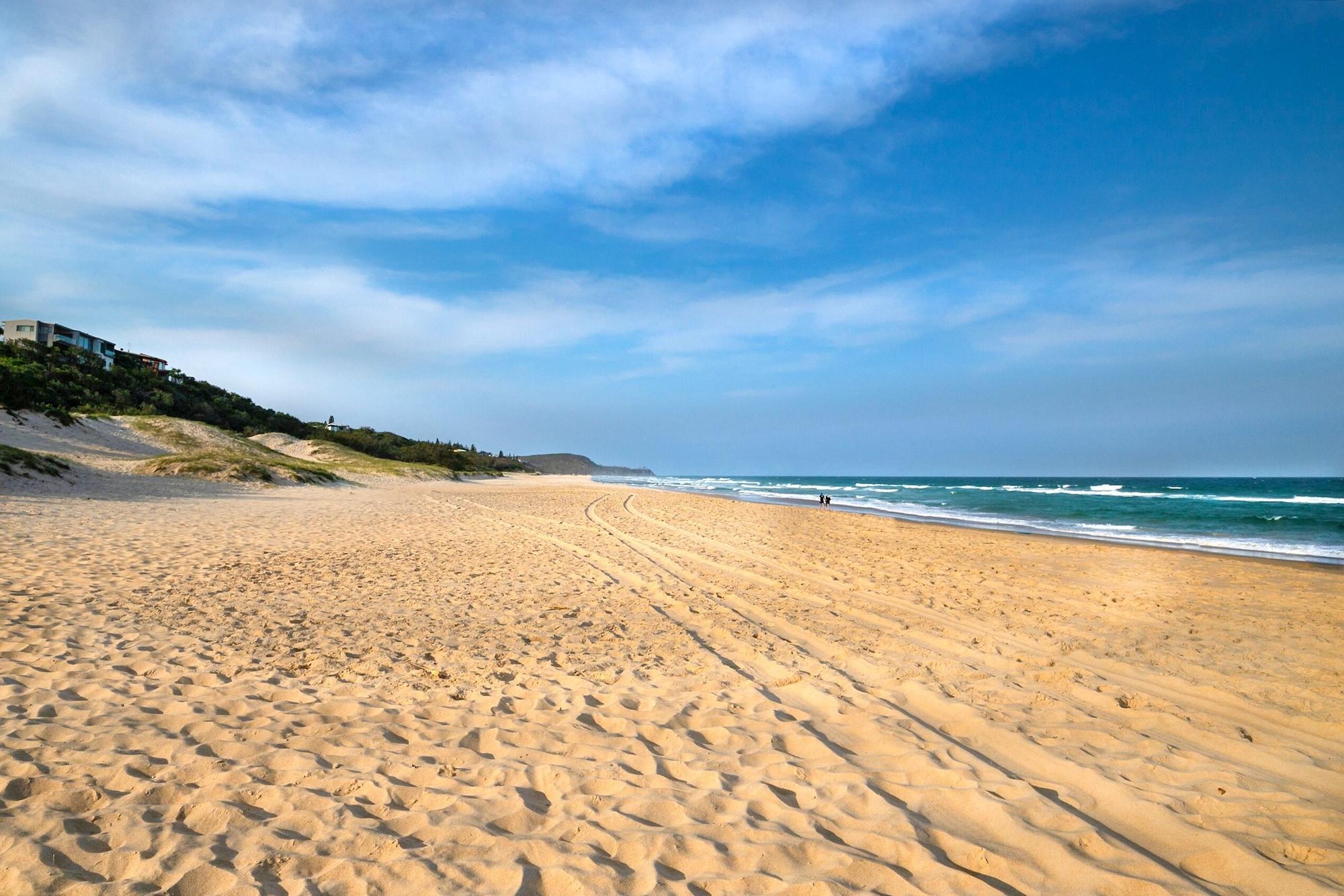 Sunrise Beach的照片 带有长直海岸